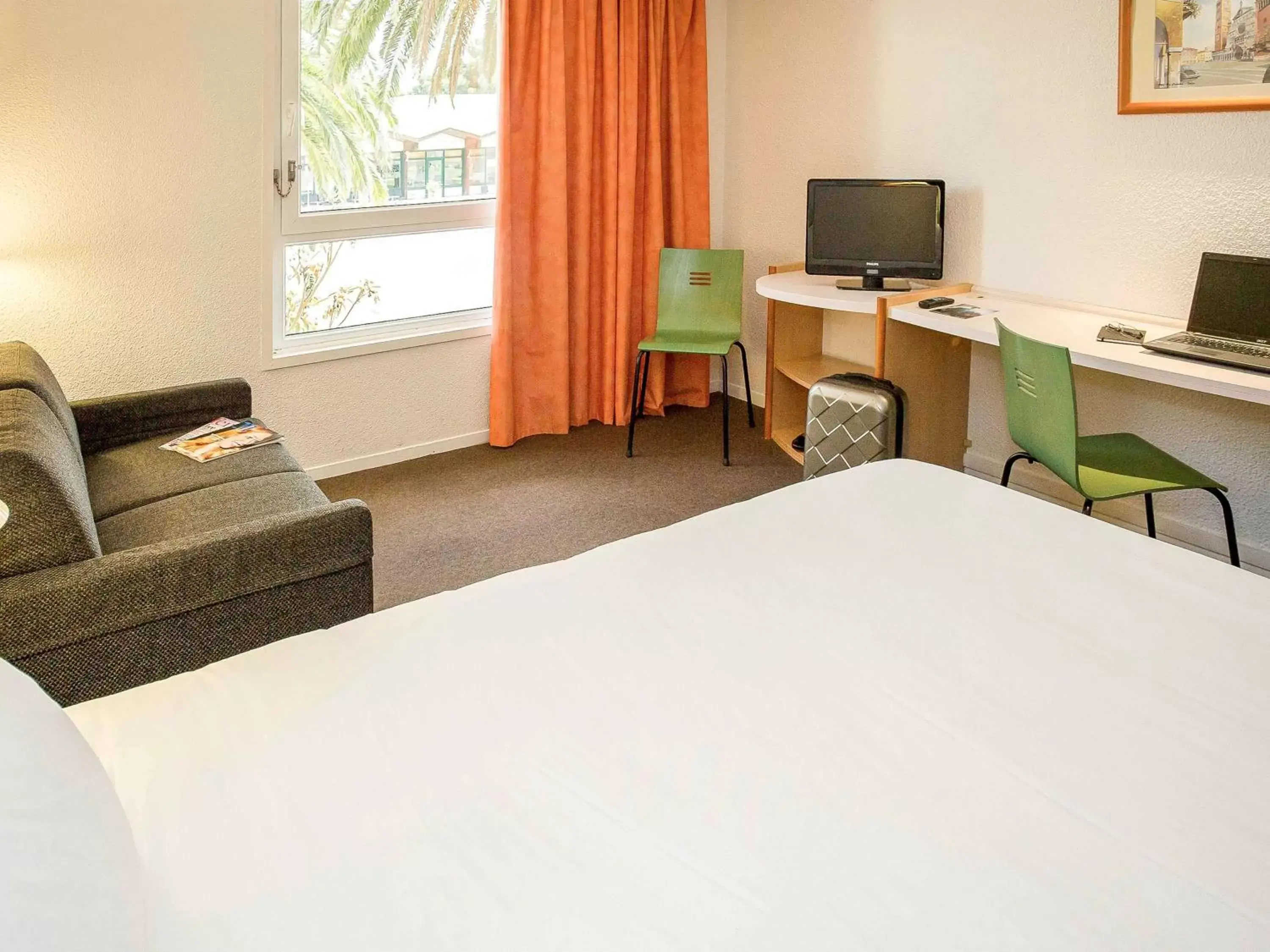 Photo of the whole room, Bed in ibis Perpignan Nord Rivesaltes