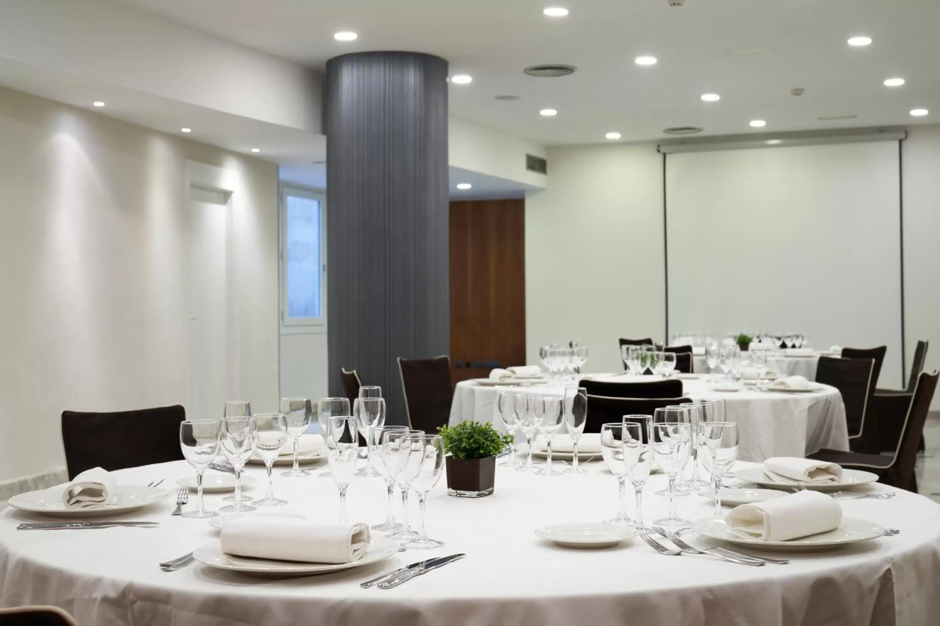 Banquet/Function facilities, Restaurant/Places to Eat in Catalonia Bristol
