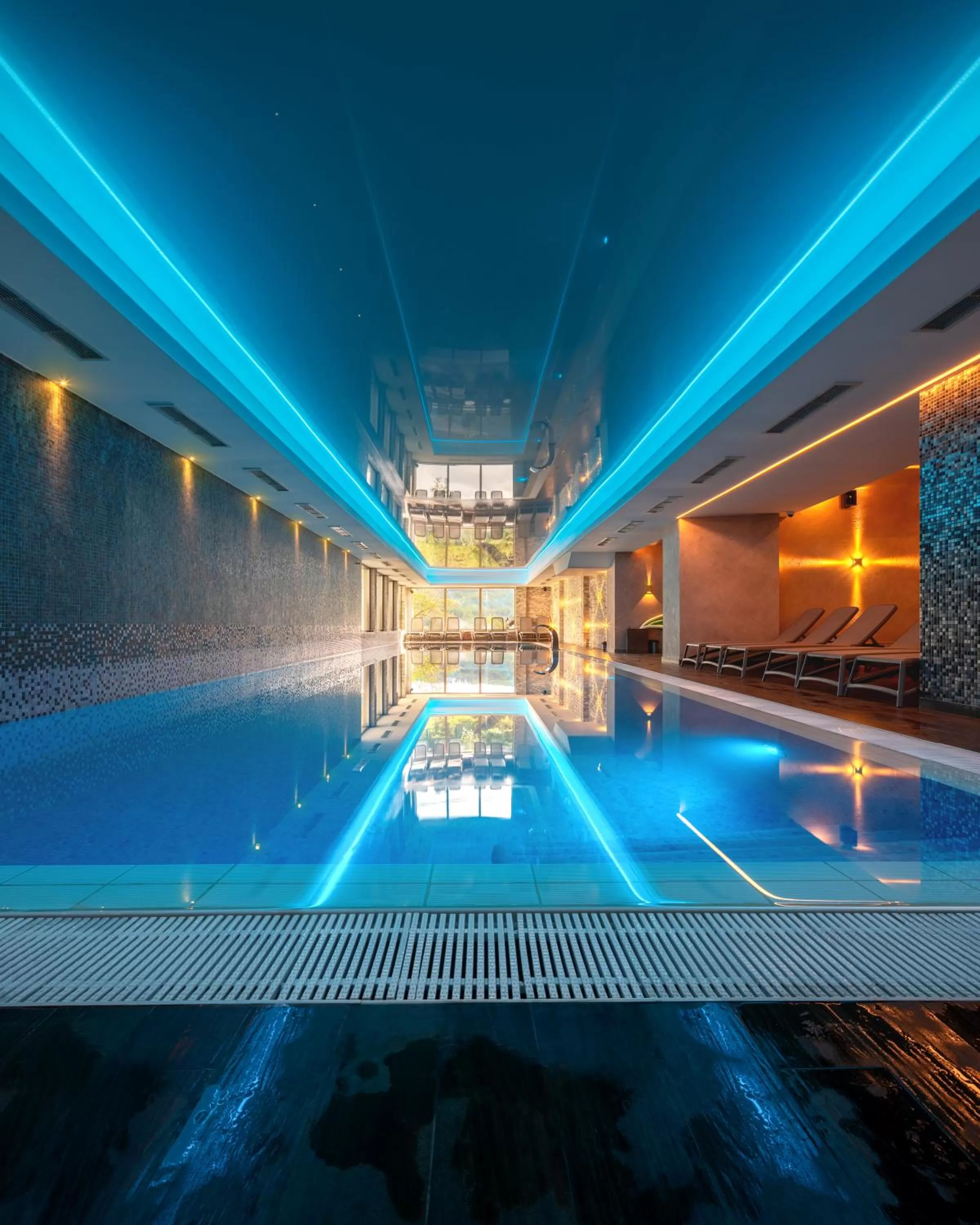 Swimming pool in Hotel Belvedere