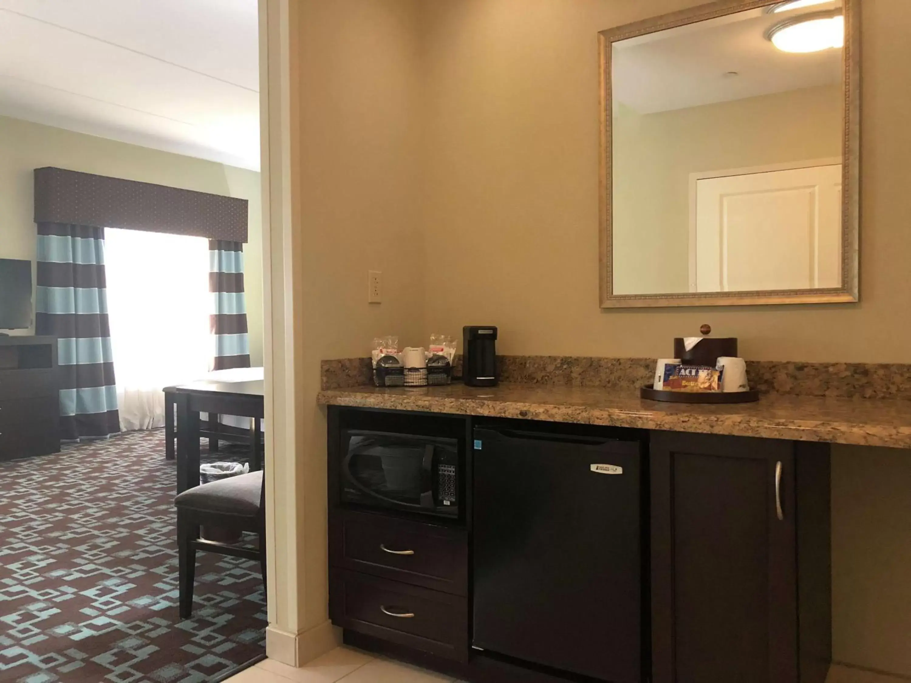 Kitchen or kitchenette, Kitchen/Kitchenette in Hampton Inn & Suites Nashville at Opryland