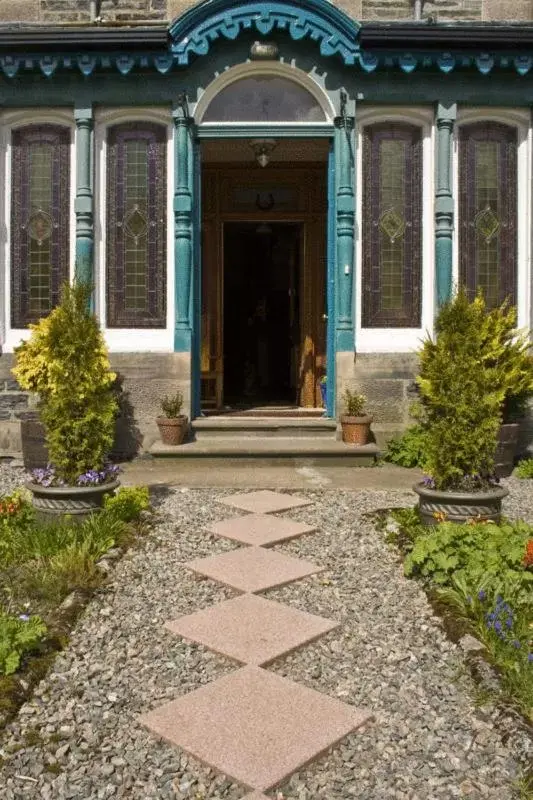 Facade/entrance in Dunallan Guest House