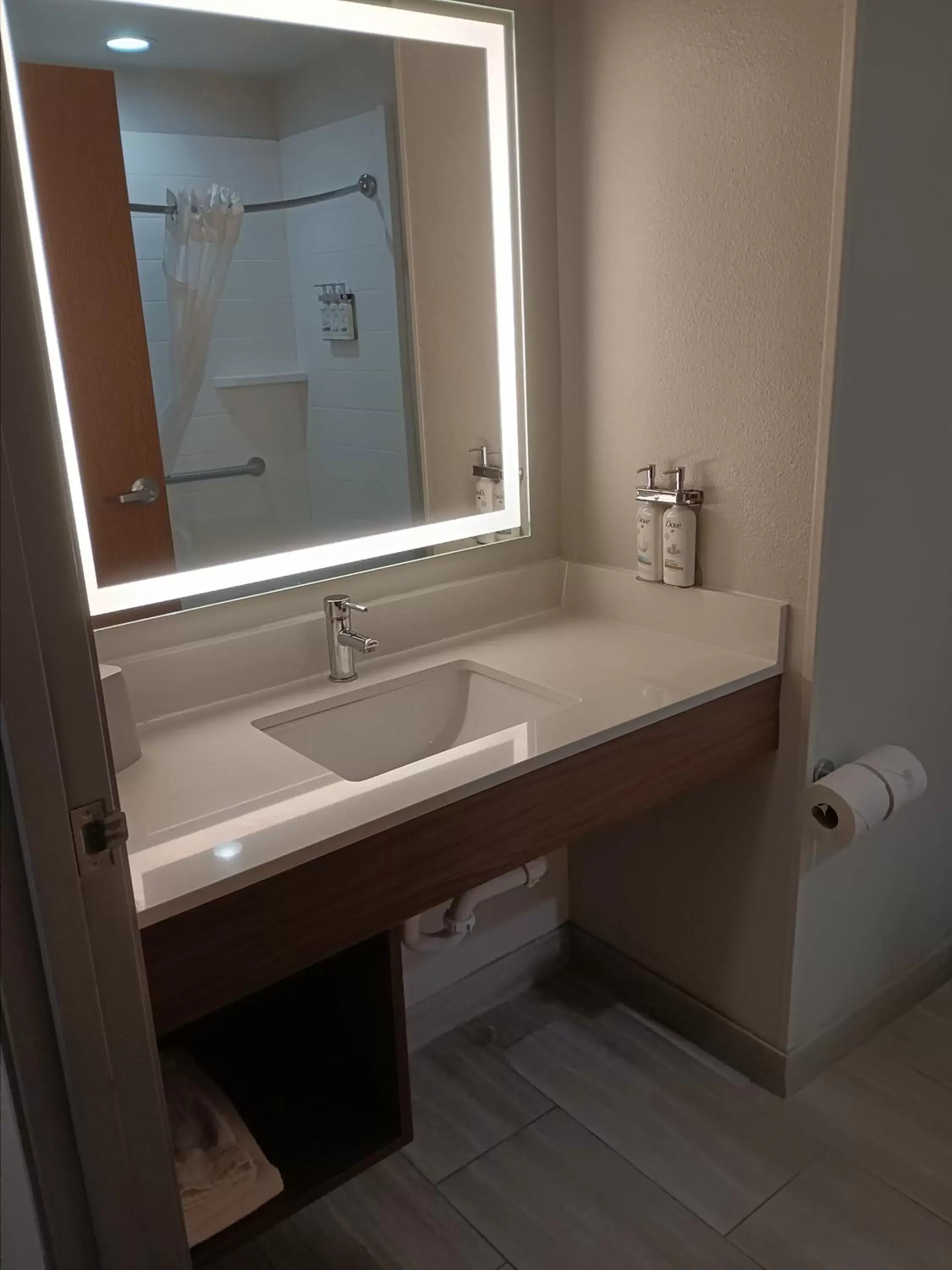 Bathroom in Holiday Inn Express & Suites - Jourdanton-Pleasanton, an IHG Hotel