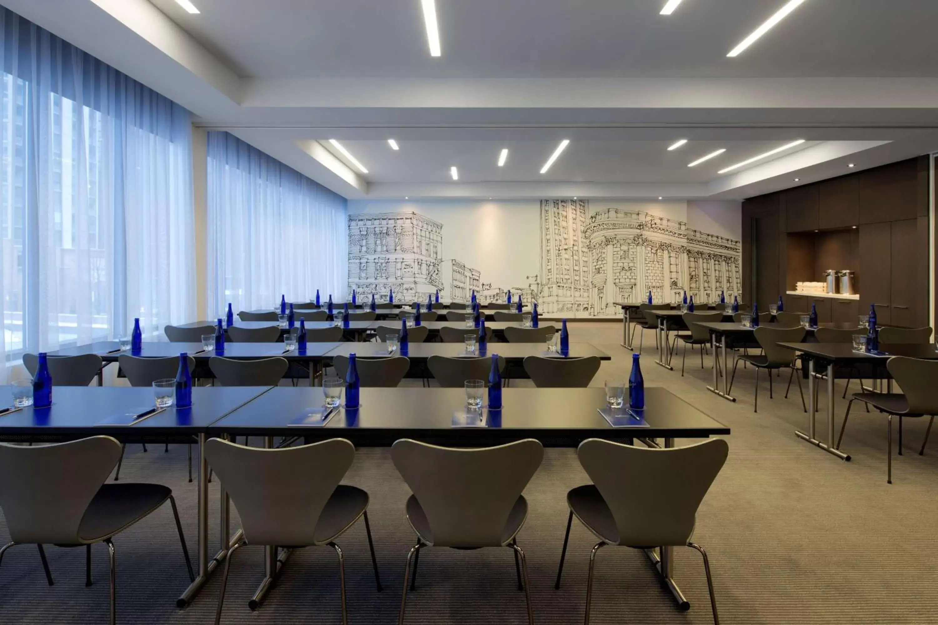 Meeting/conference room in Radisson Blu Aqua Hotel Chicago