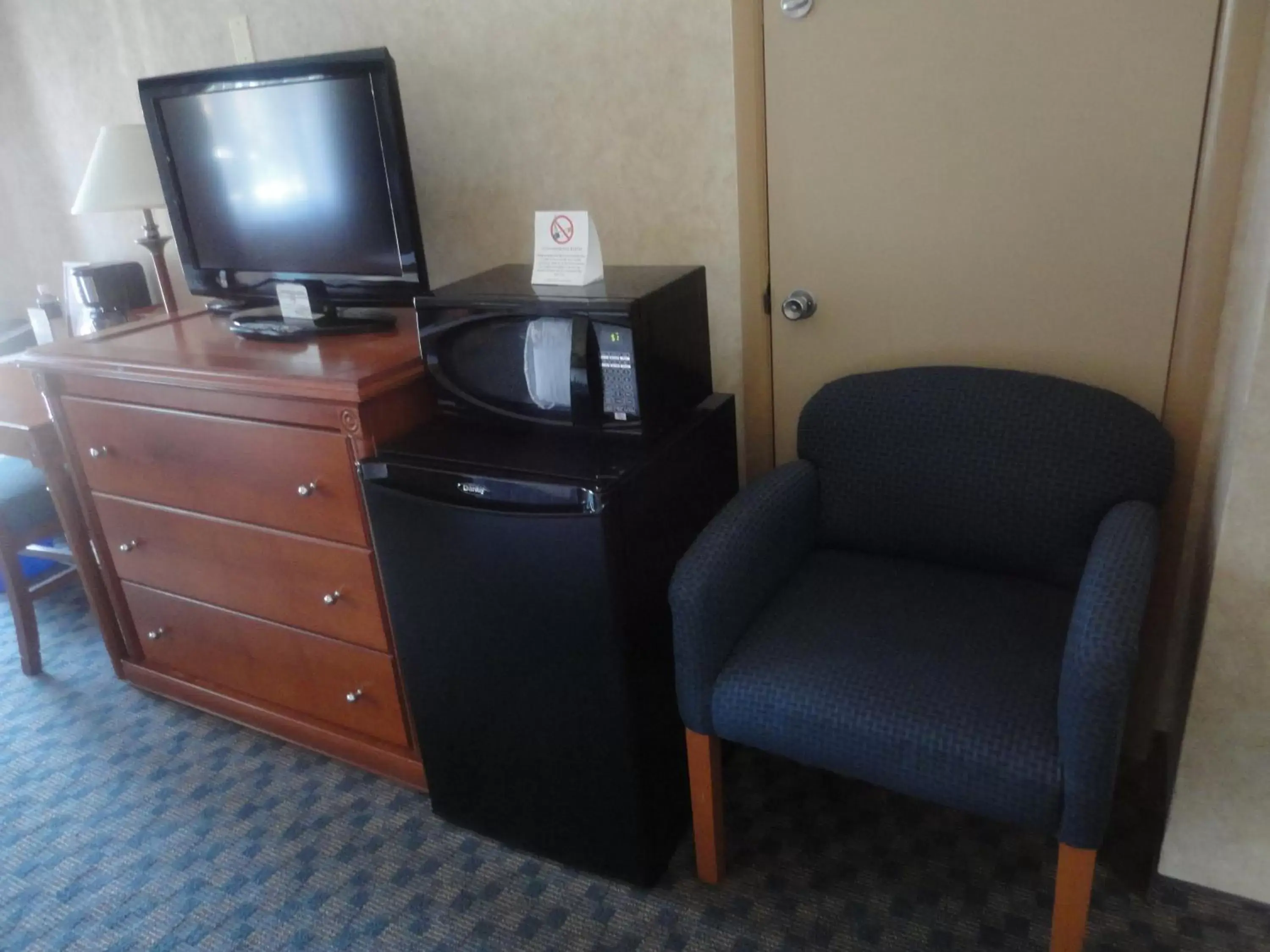 TV and multimedia, TV/Entertainment Center in North Vancouver Hotel