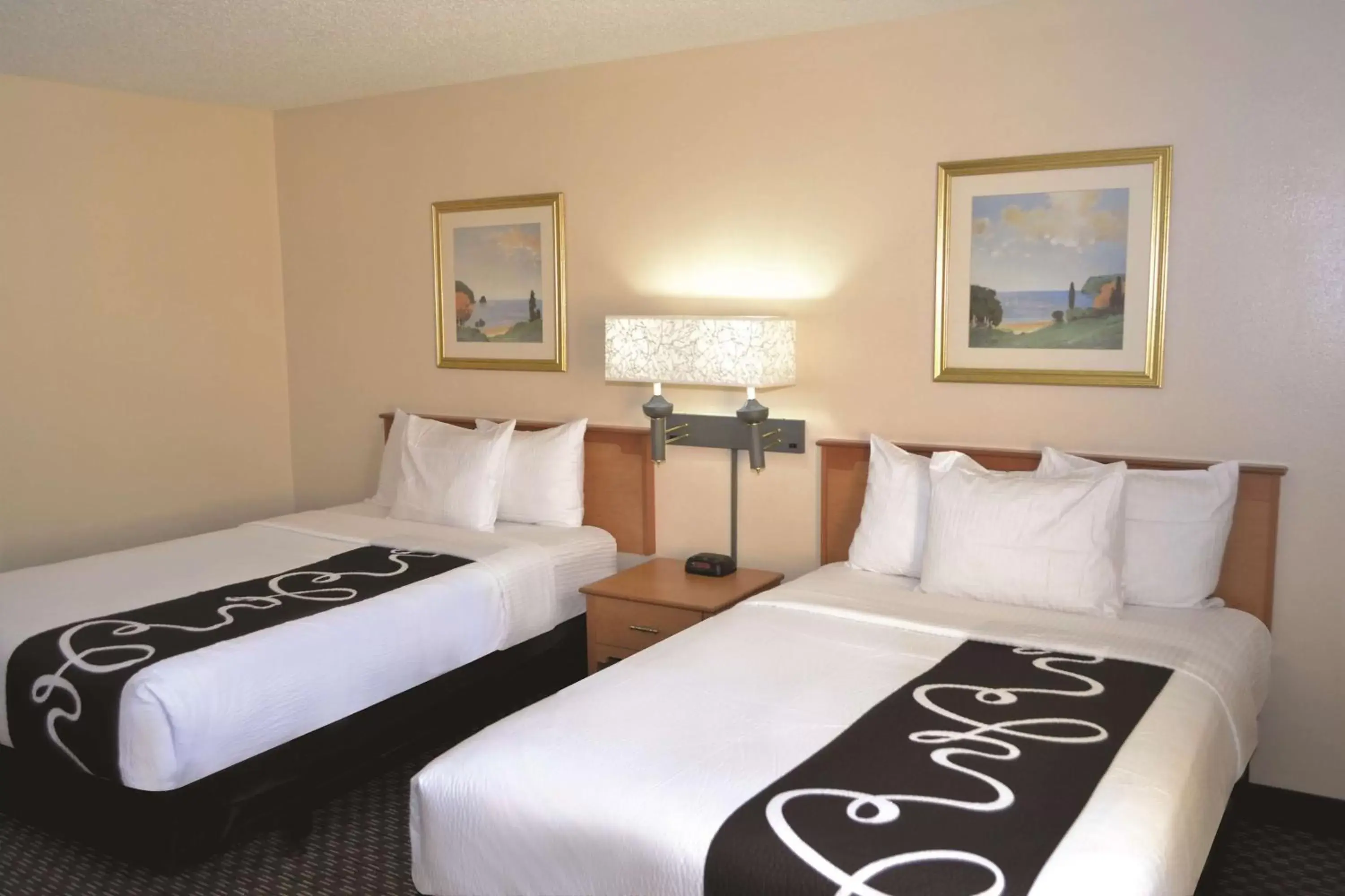 Photo of the whole room, Bed in La Quinta by Wyndham Tampa Fairgrounds - Casino