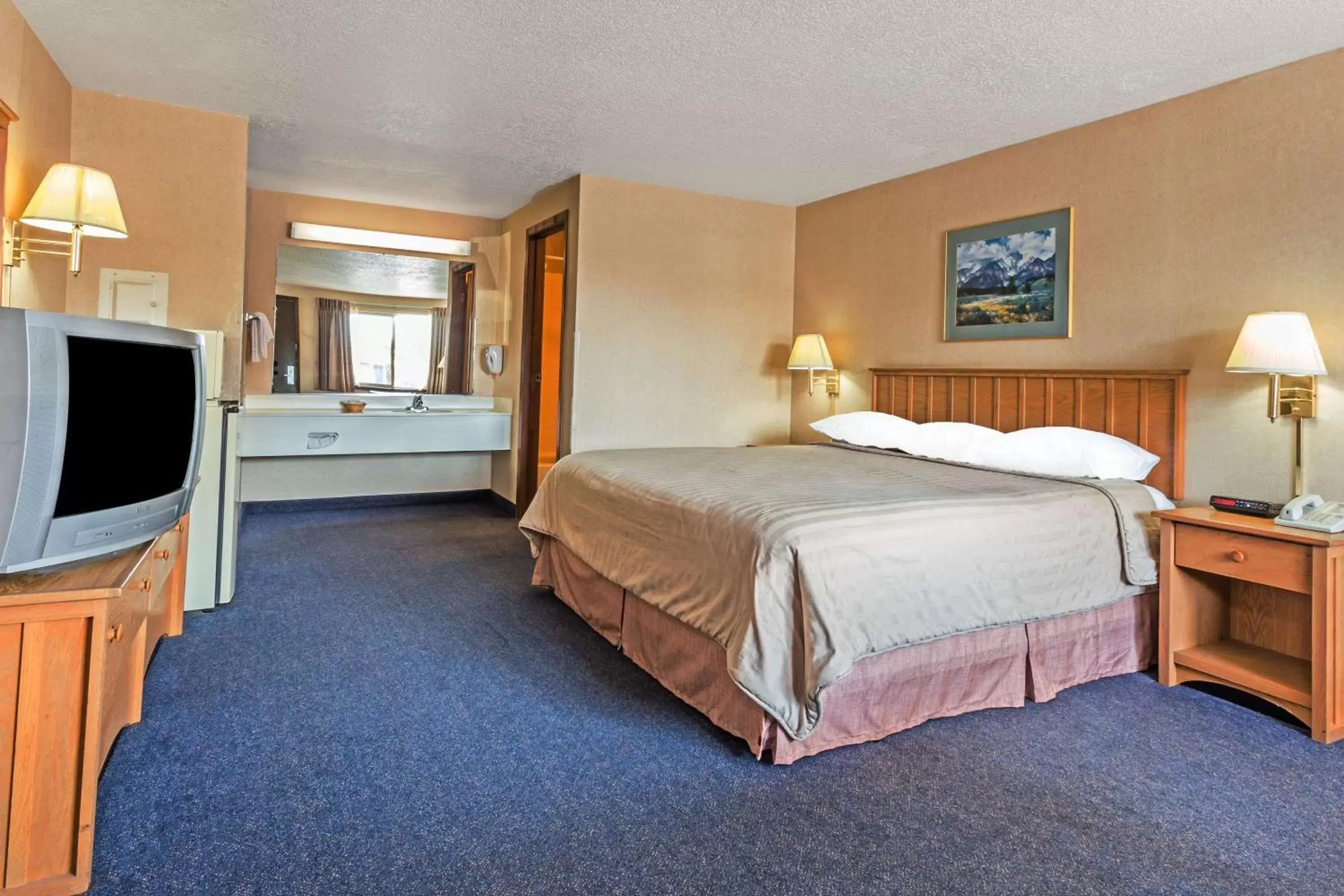 Photo of the whole room, Bed in Travelodge by Wyndham Pioneer Villa