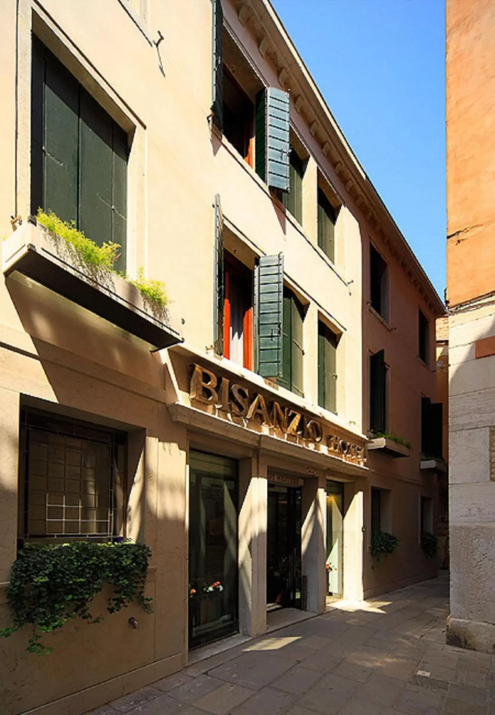 Facade/entrance, Property Building in Hotel Bisanzio