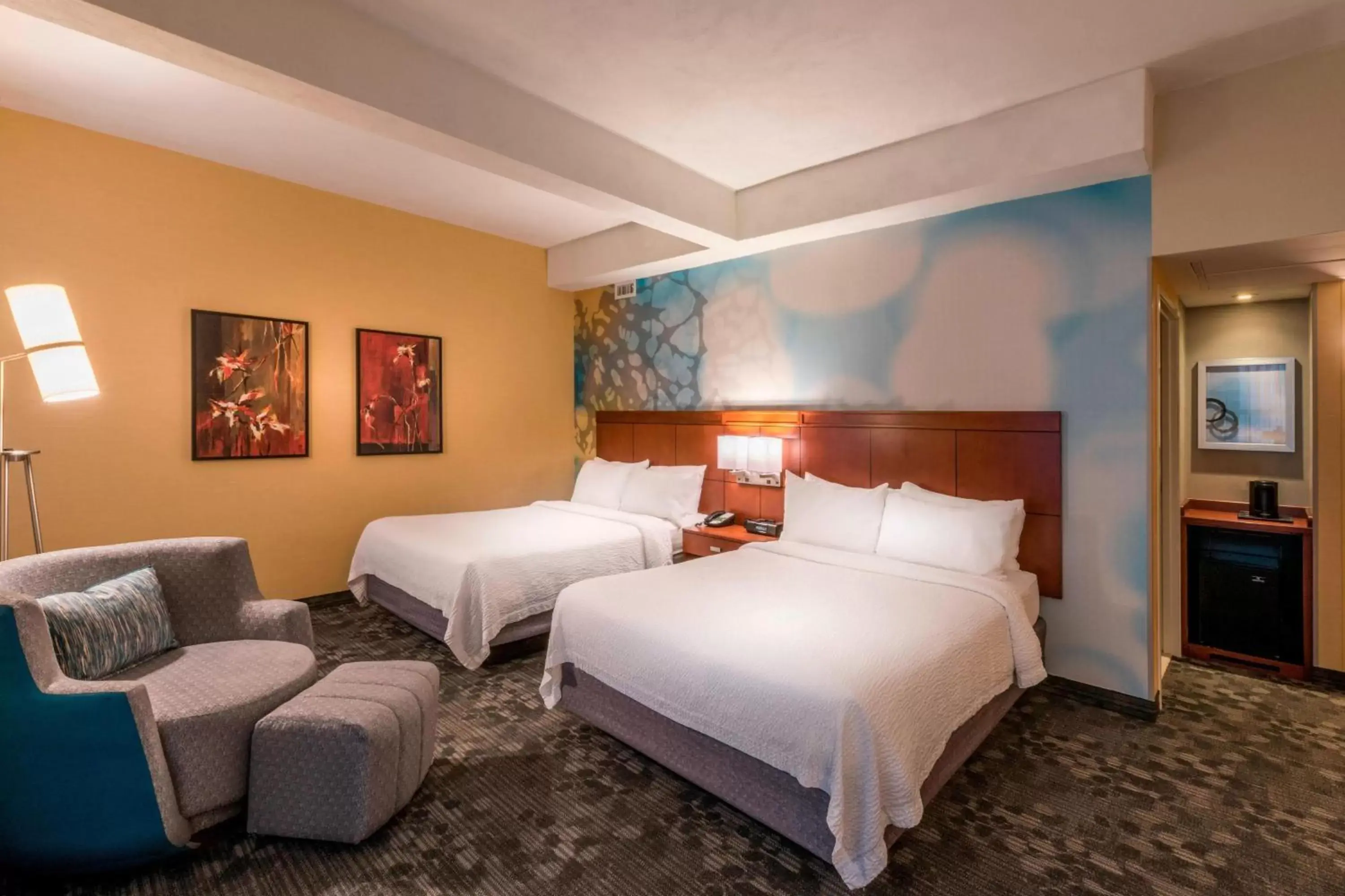 Photo of the whole room, Bed in Courtyard by Marriott Tulsa Downtown