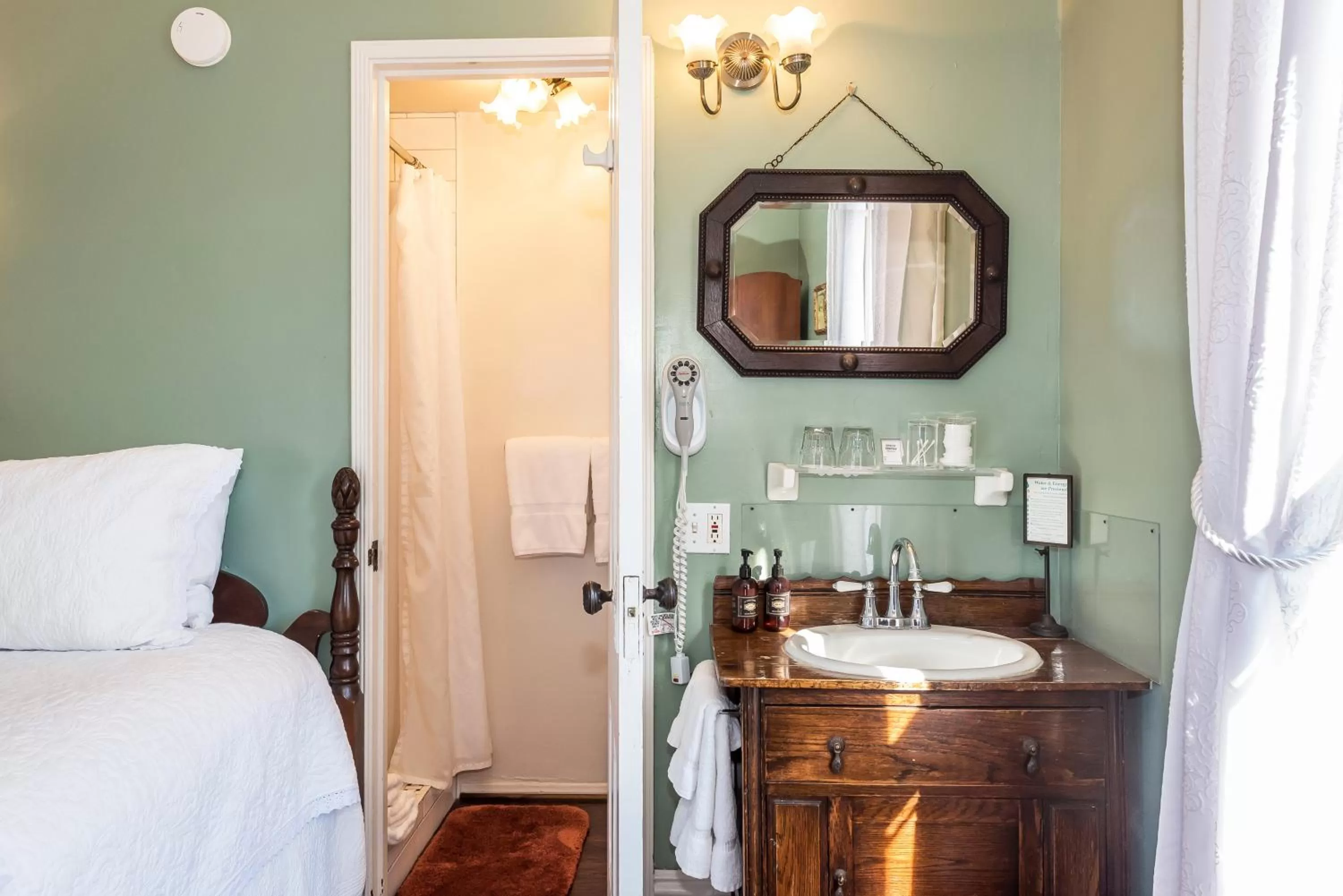 Bathroom, Bed in Bath Street Inn