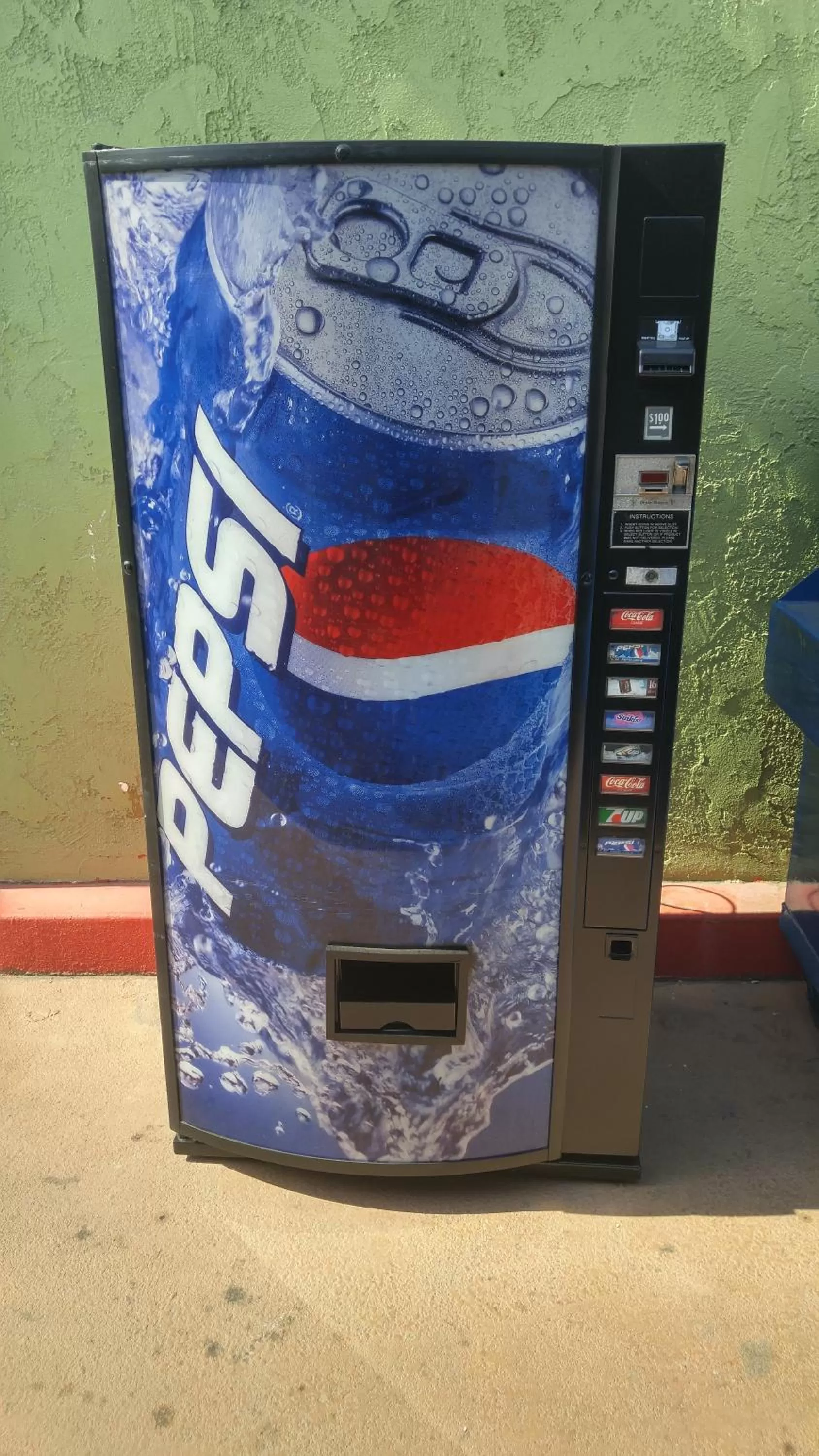 Food and drinks in Travel Eagle Inn Motel