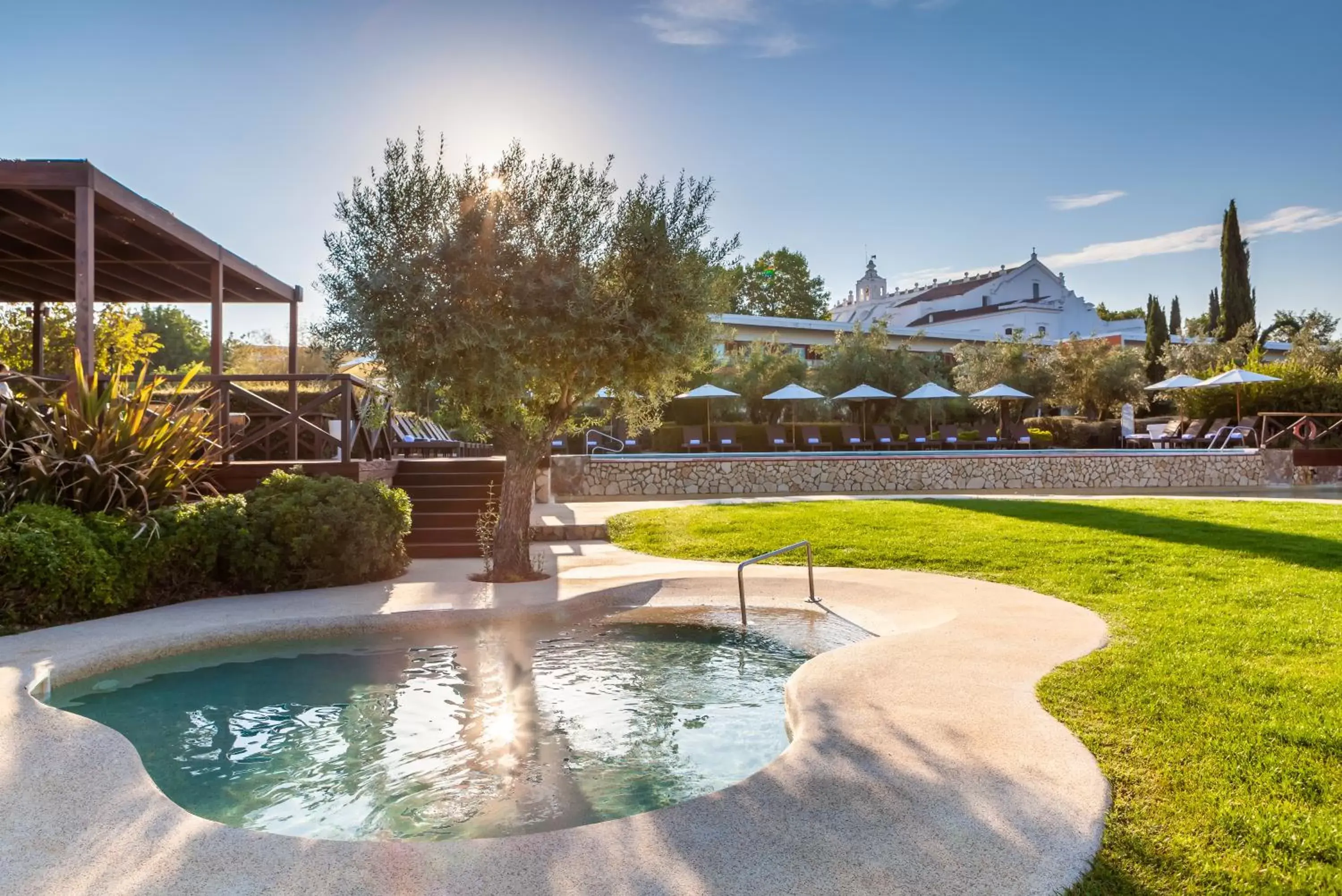 Swimming Pool in Convento do Espinheiro, Historic Hotel & Spa