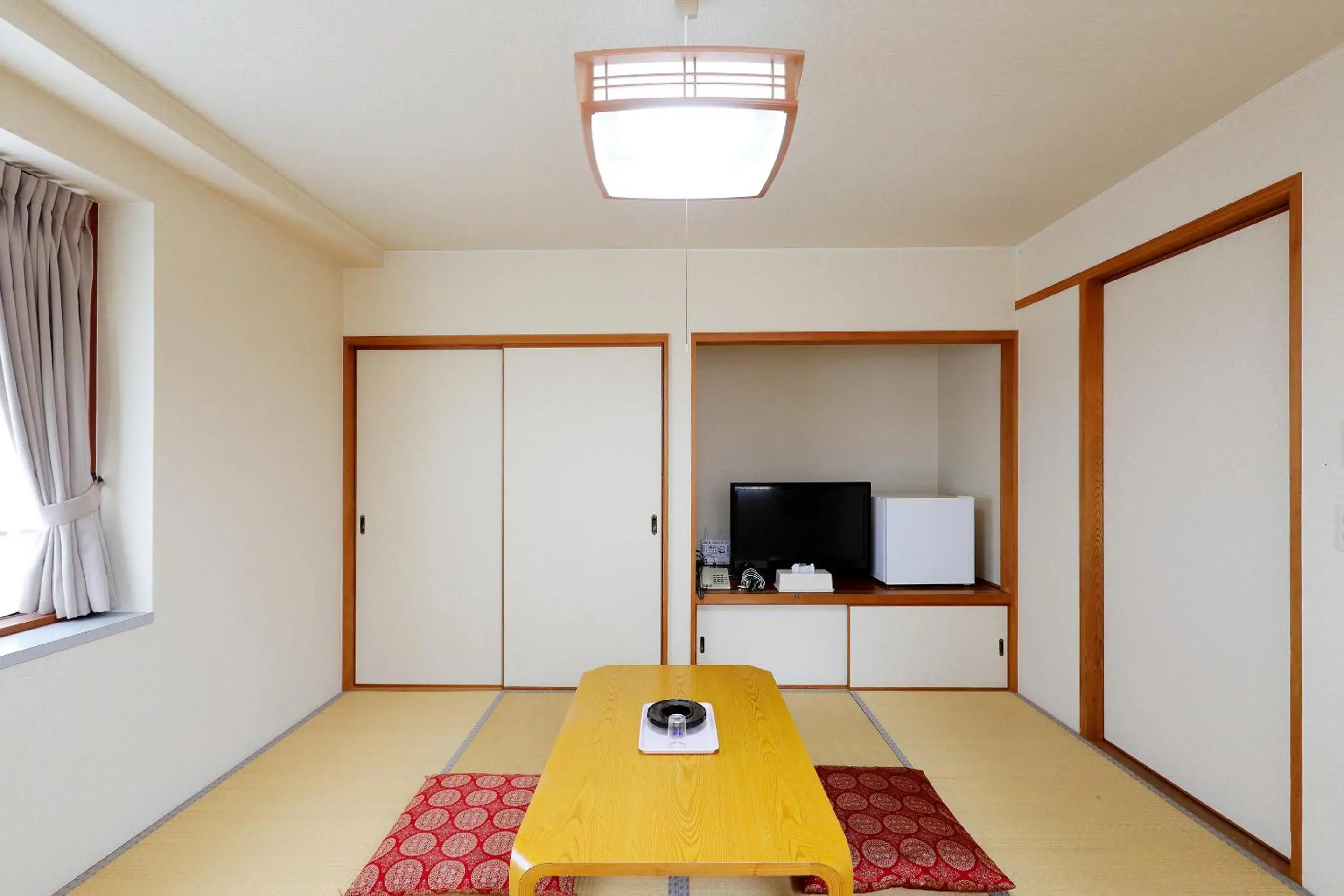 Bedroom, TV/Entertainment Center in Tabist Rays Hotel Yakata