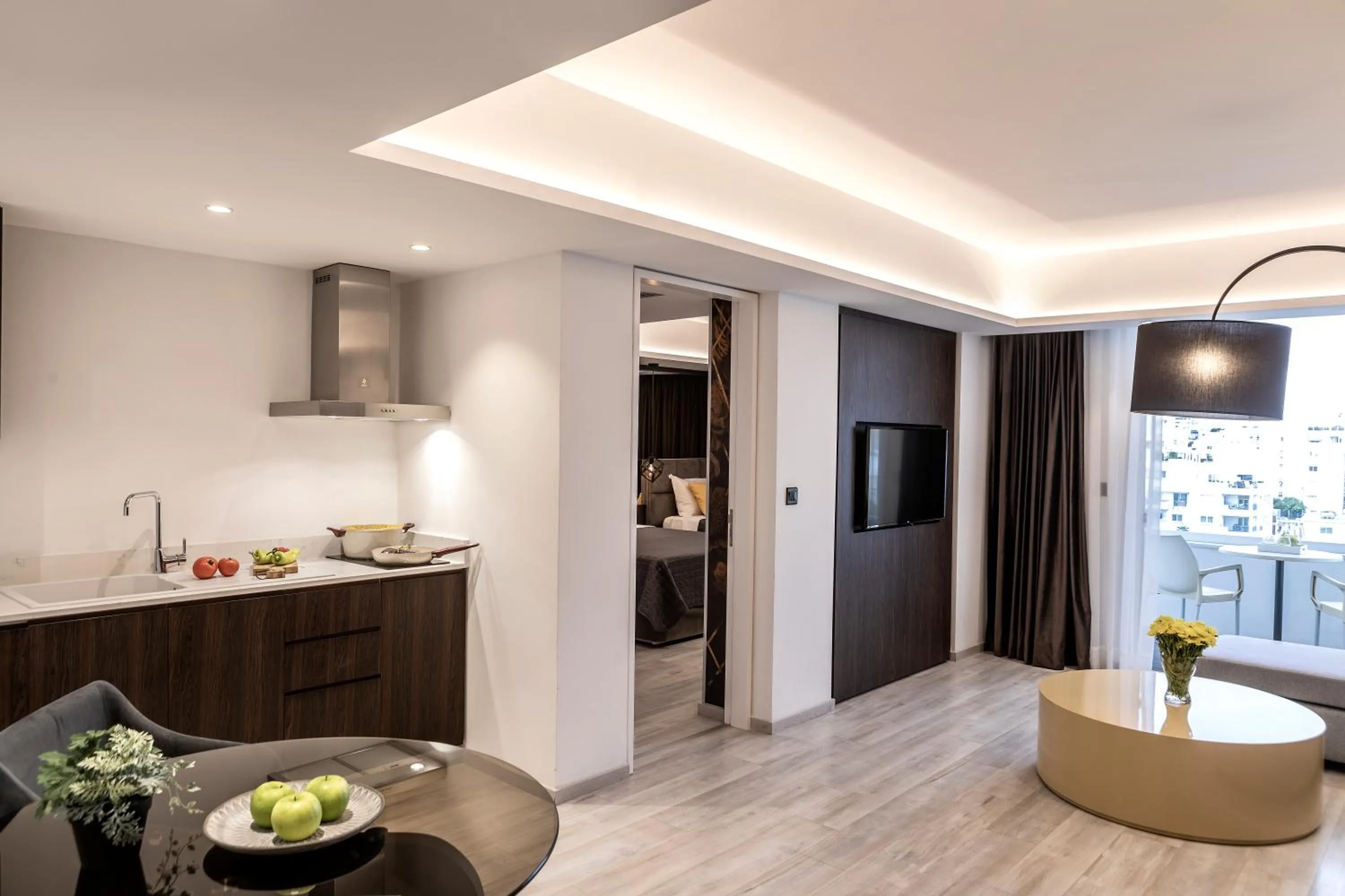 TV and multimedia in Almond Business Hotel