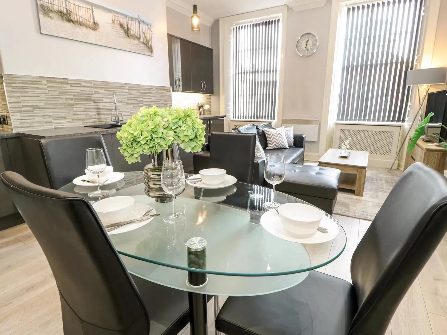 Restaurant/Places to Eat in St John's North Hotel Apartments