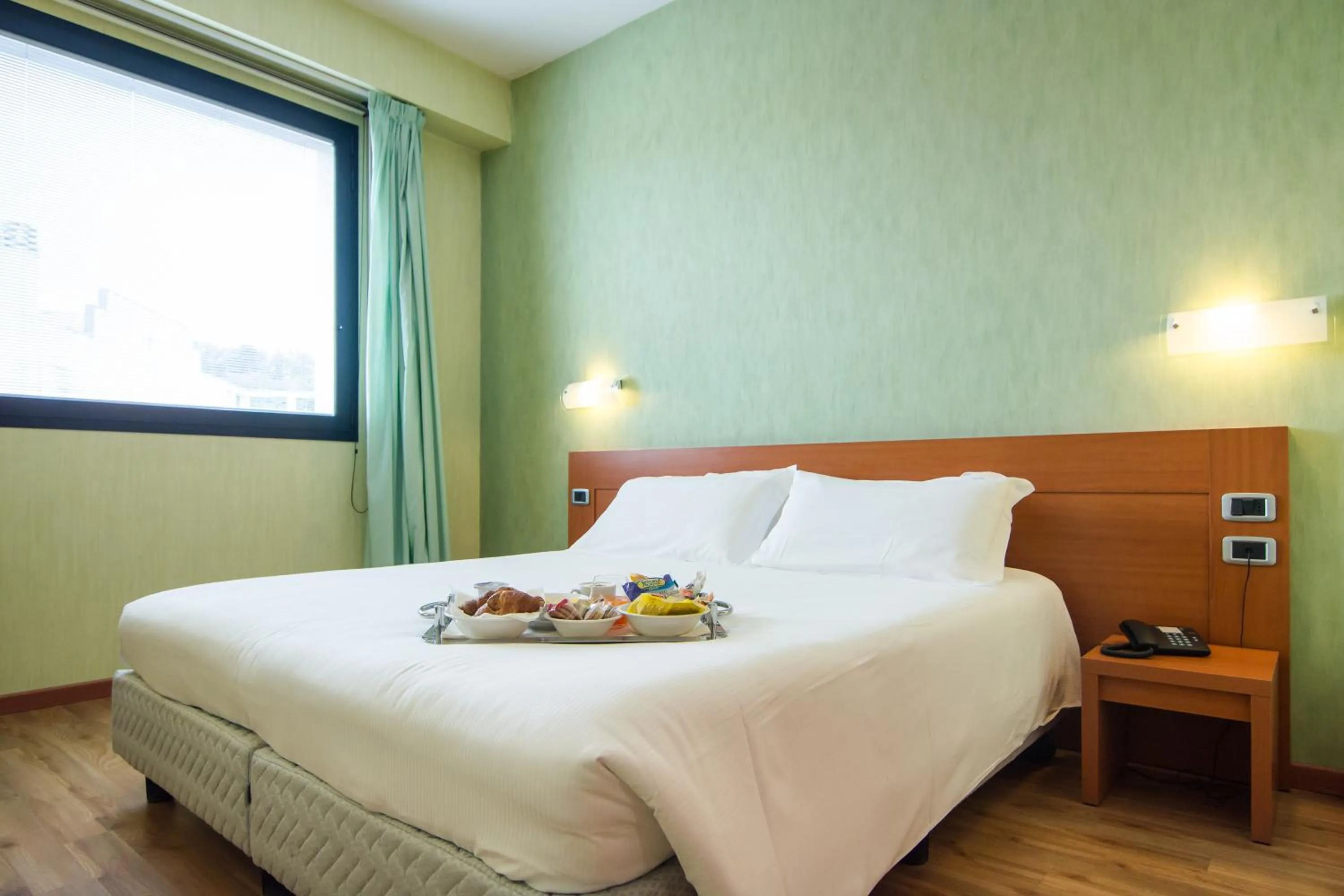 Bedroom, Bed in Hotel Concorde