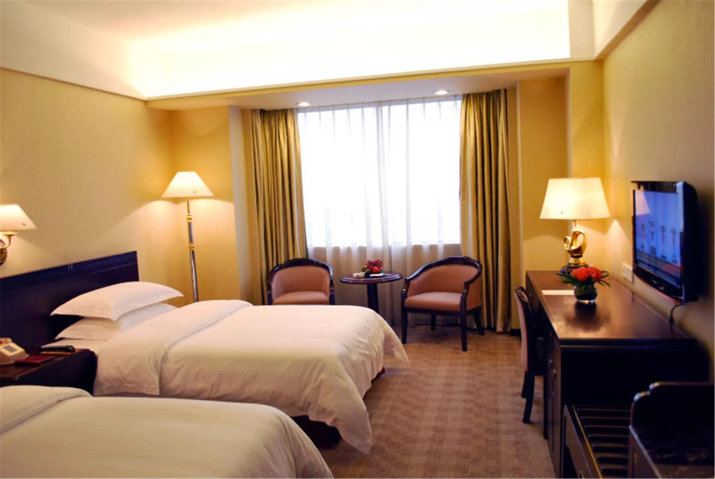 Bedroom, Bed in Zhongshan International Hotel