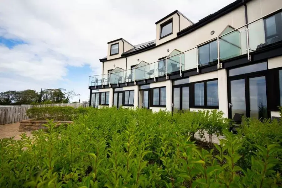 Property building, Garden in Strandhill Lodge and Suites