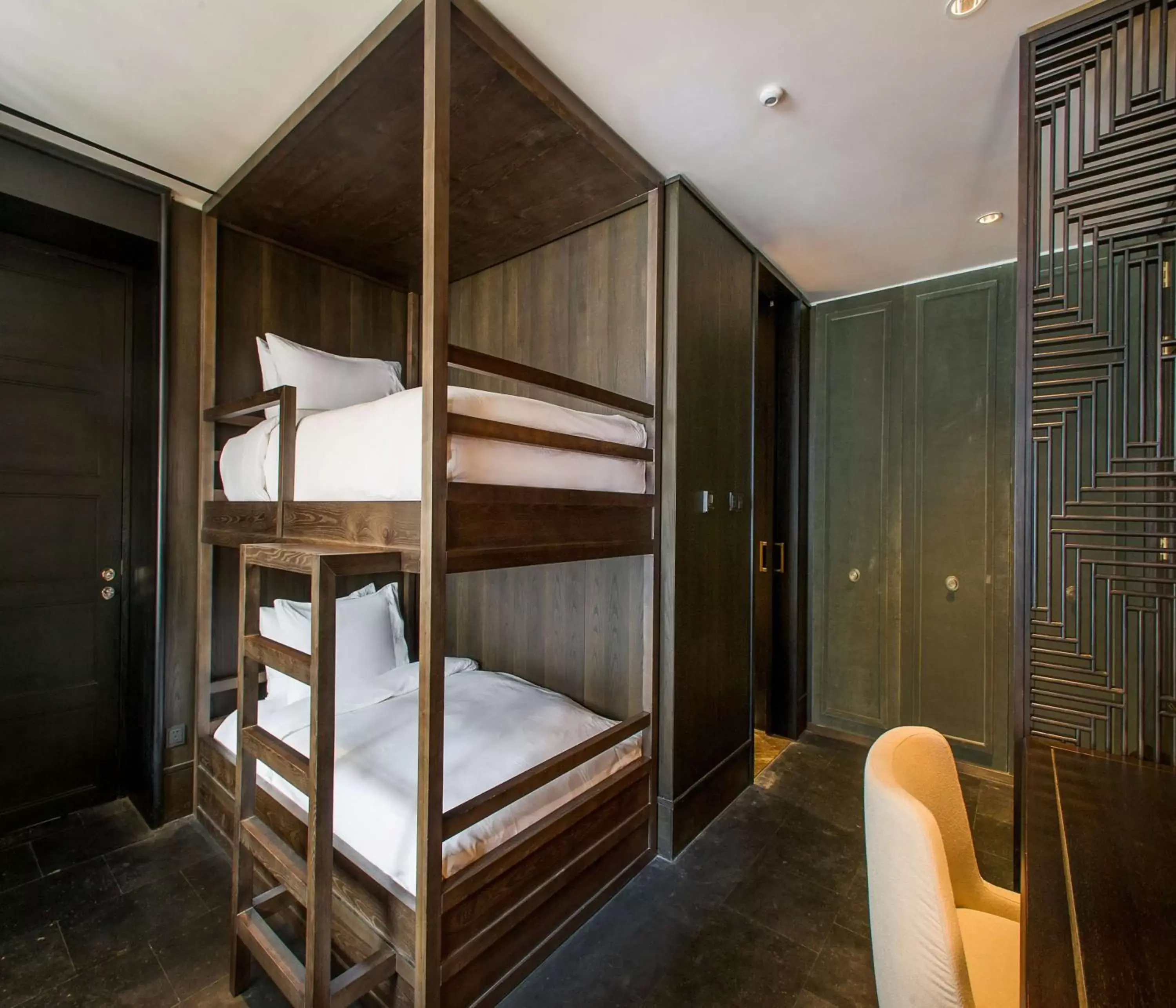 Bedroom, Bunk Bed in Waldorf Astoria Beijing