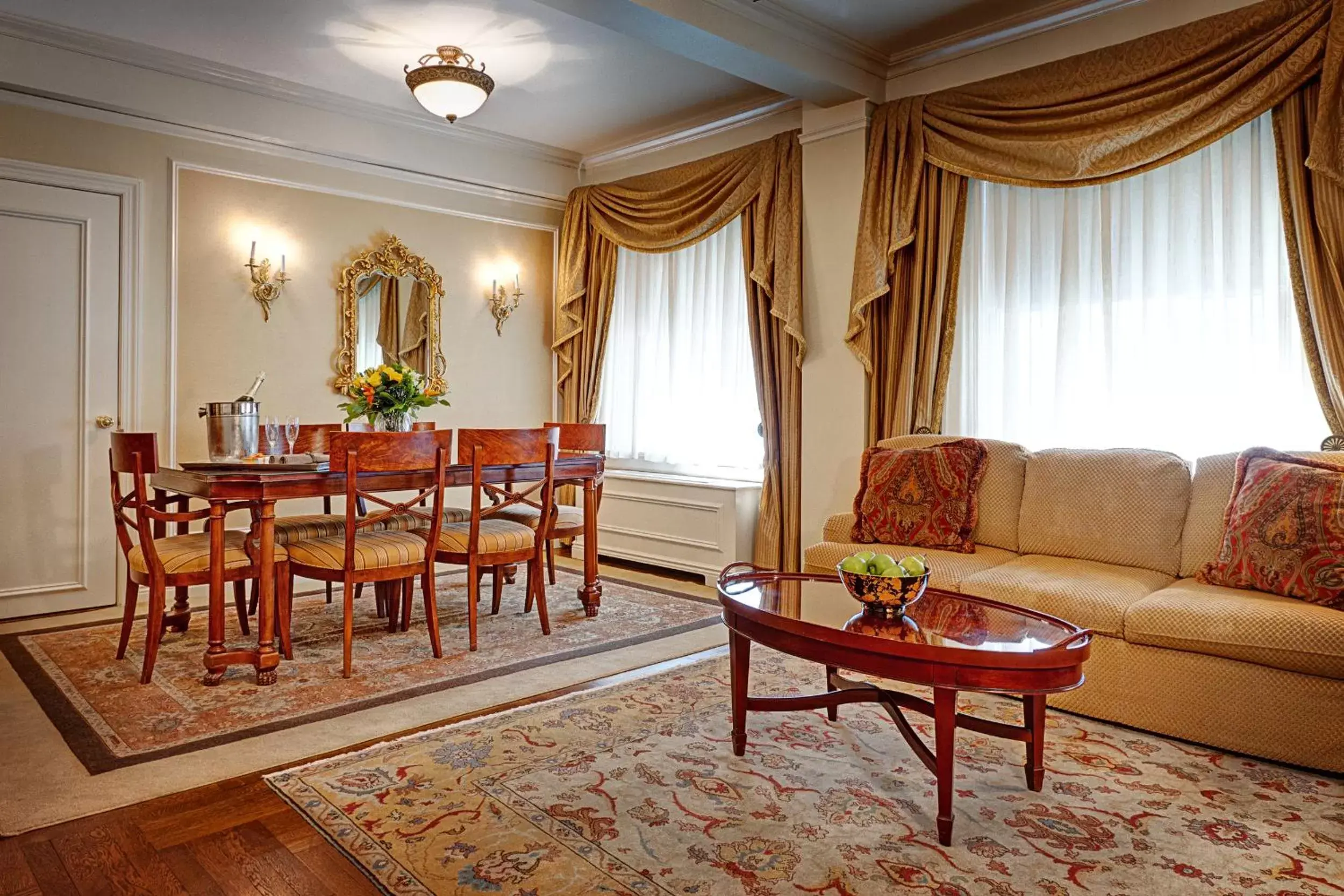 Dining area, Seating Area in Hotel Elysee by Library Hotel Collection