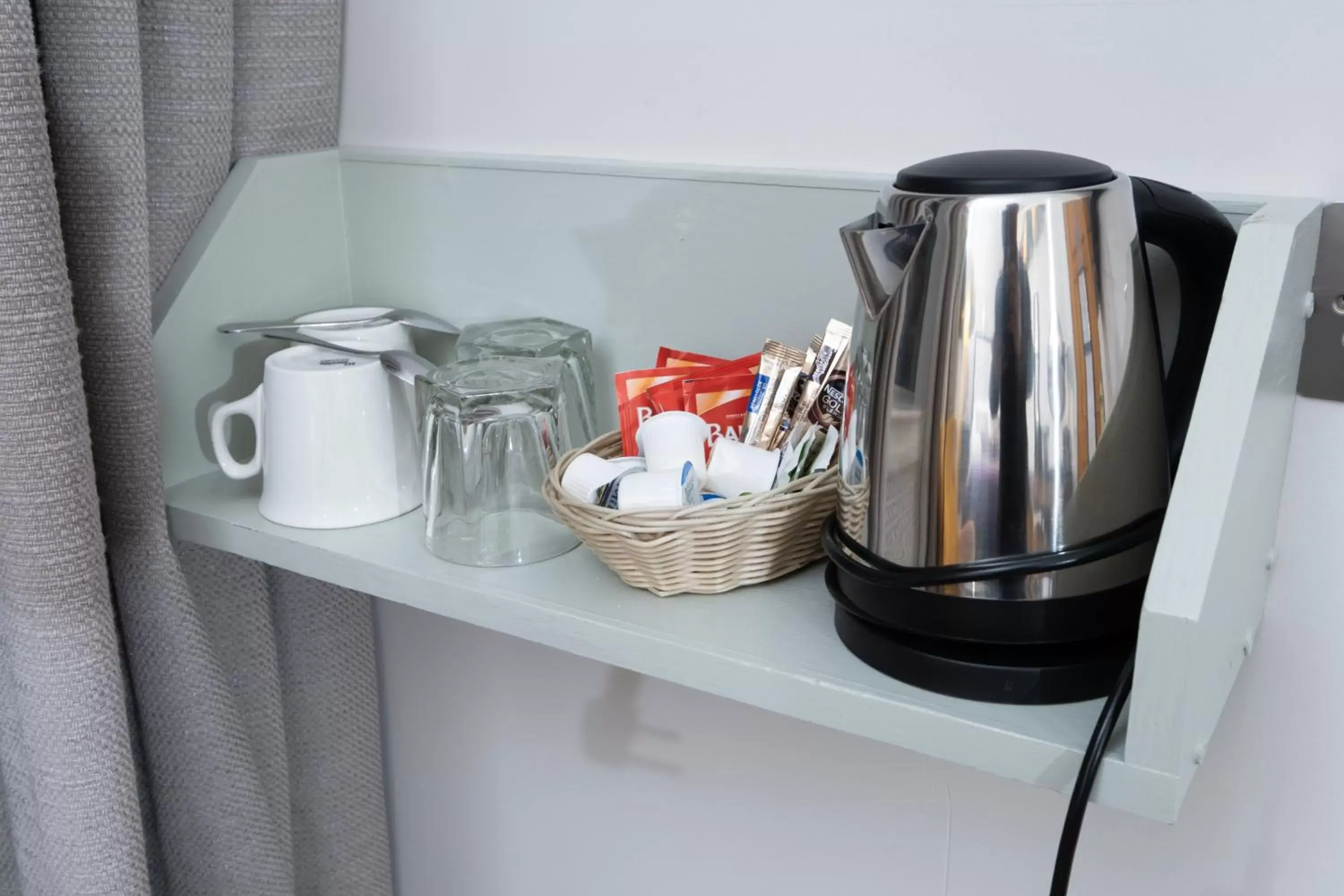 Coffee/tea facilities in Roxford Lodge Hotel