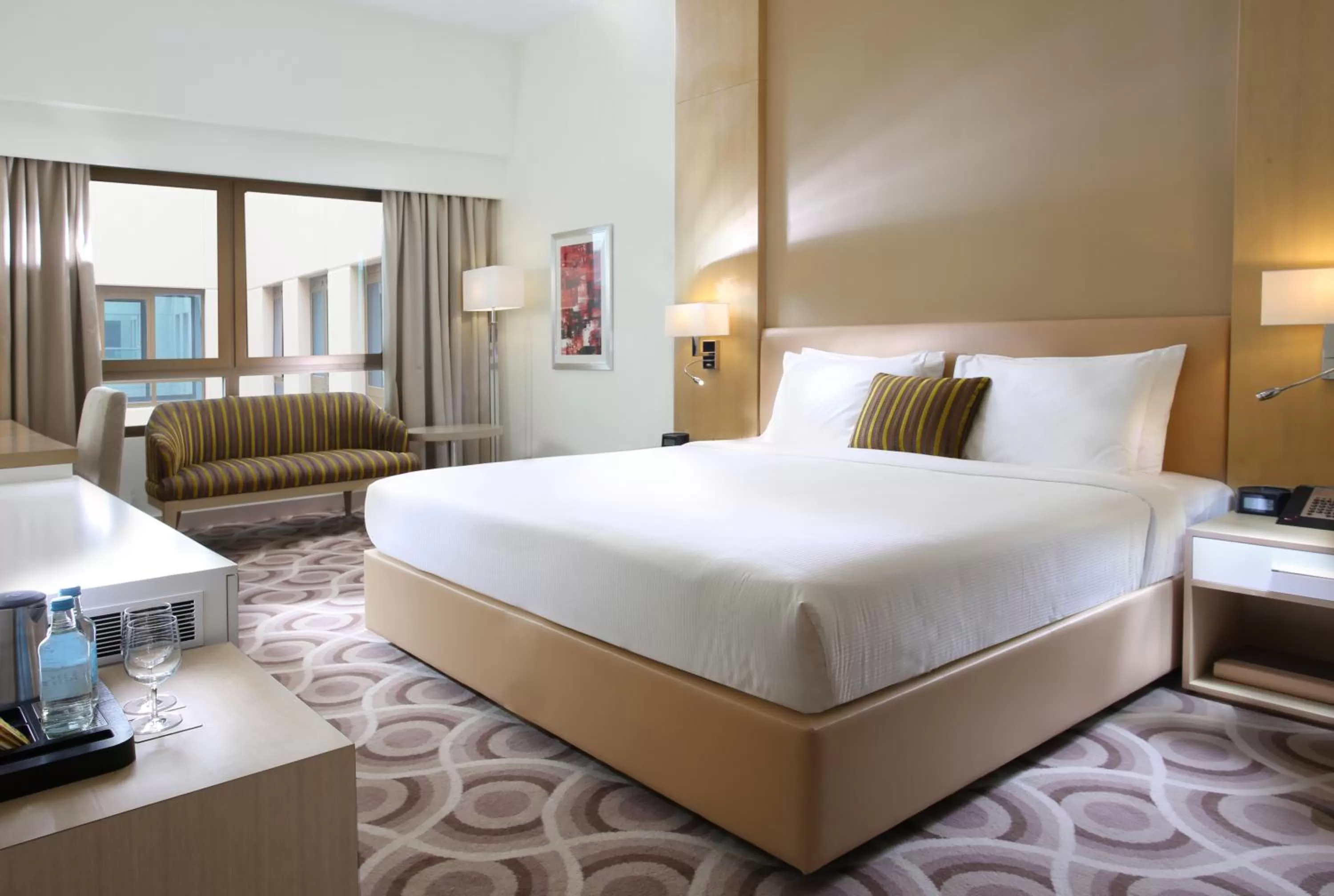 Bedroom, Bed in Metropolitan Hotel Dubai