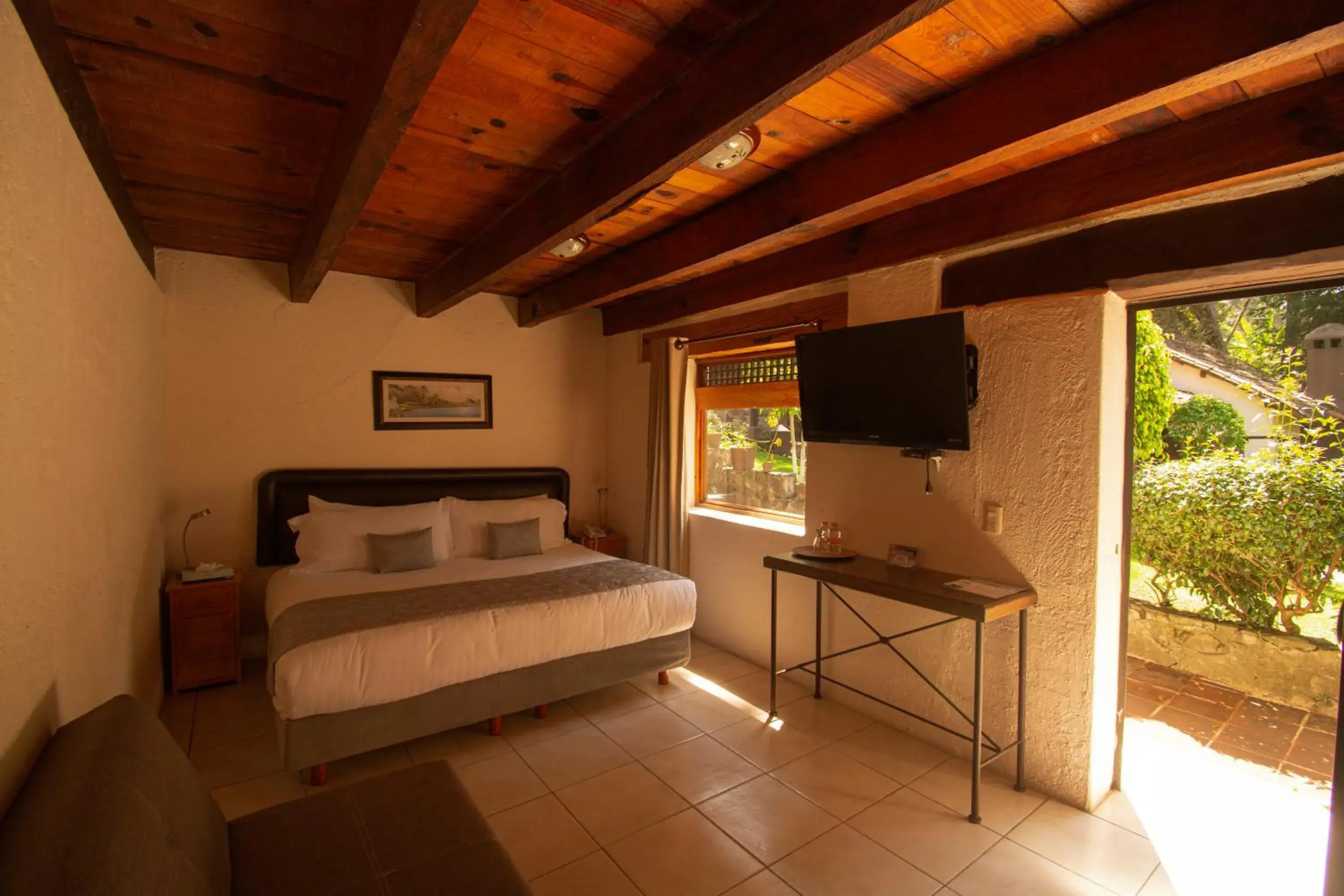 Photo of the whole room, TV/Entertainment Center in Loto Azul Hotel & Spa