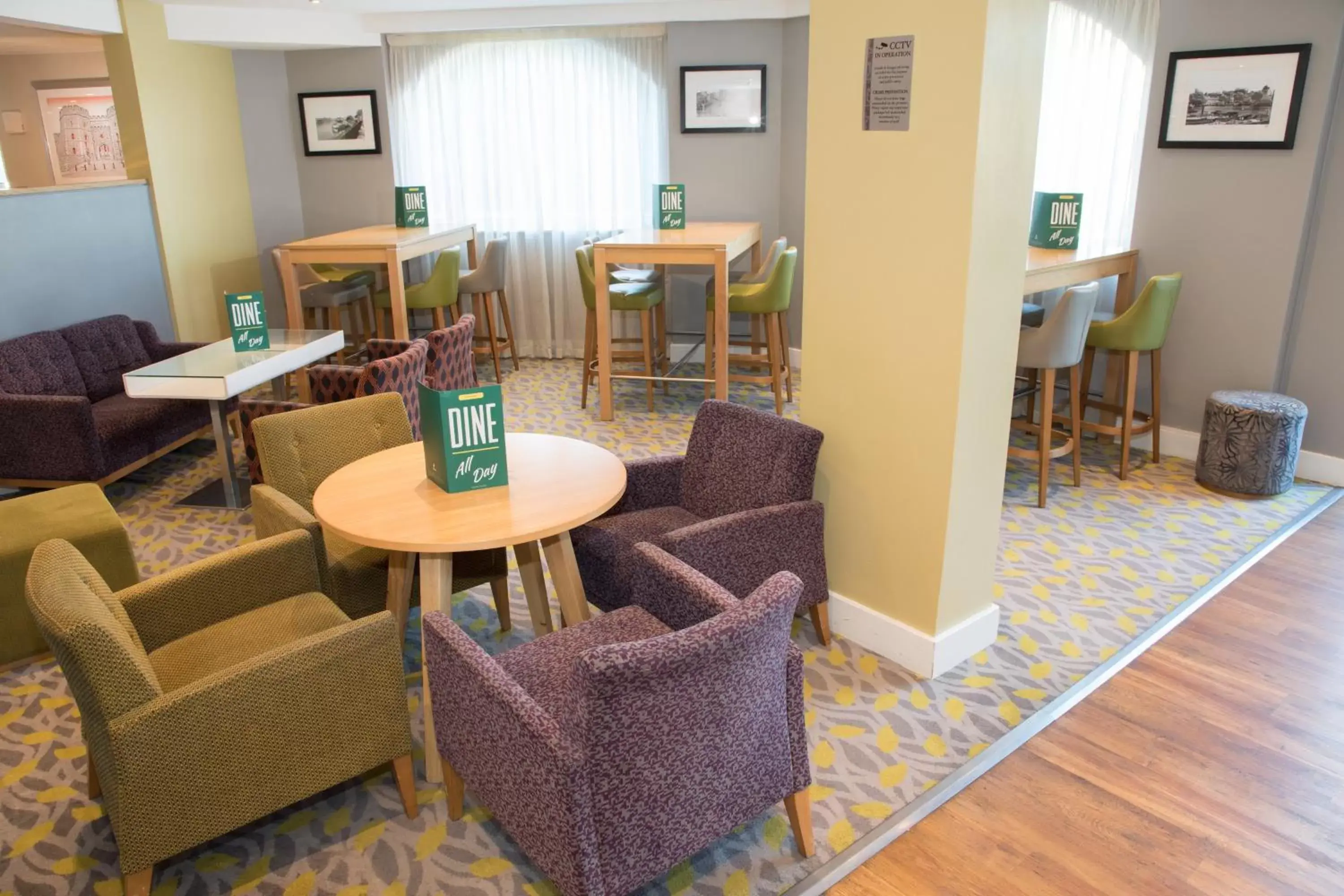 Restaurant/places to eat, Lounge/Bar in Holiday Inn Slough Windsor, an IHG Hotel