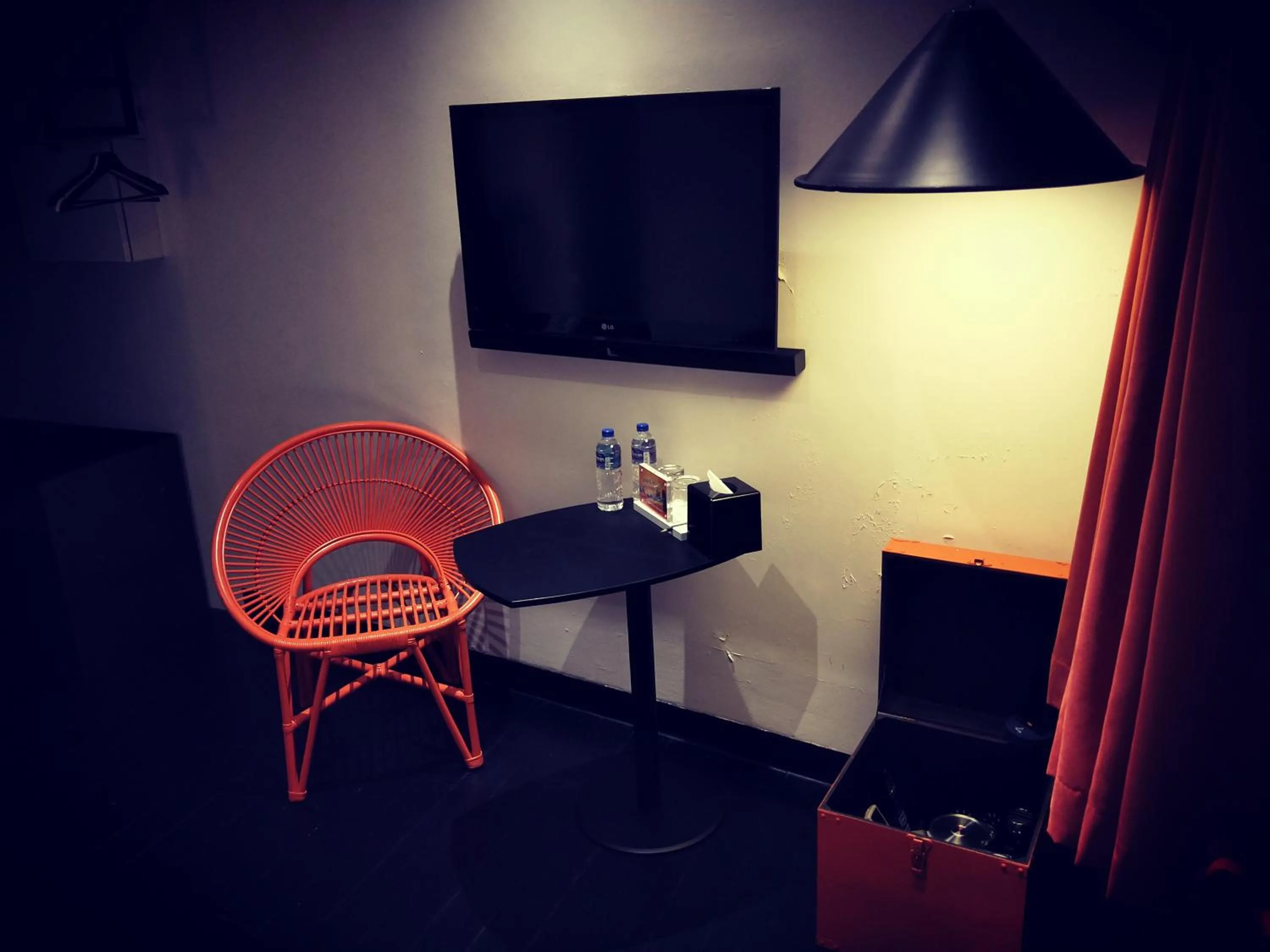 TV and multimedia, TV/Entertainment Center in Hi Hotel