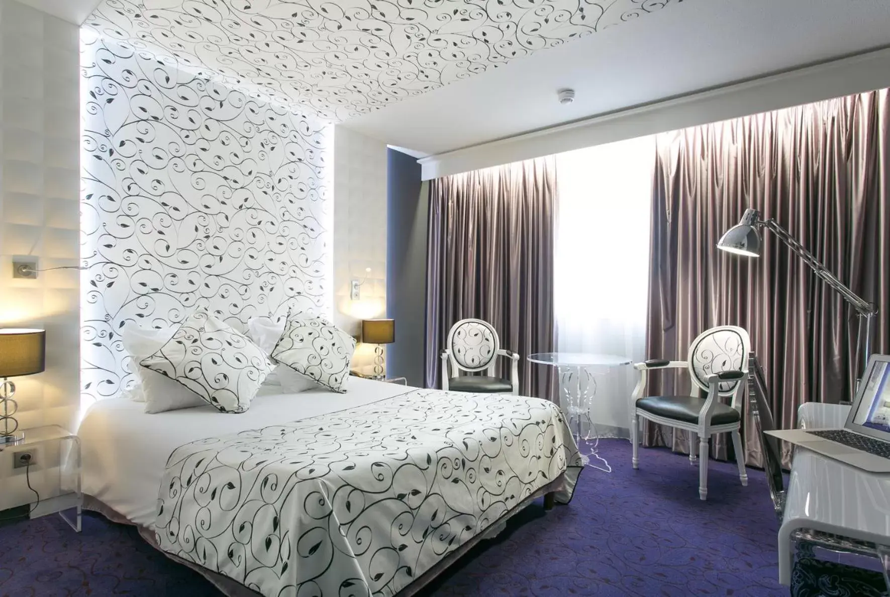 Photo of the whole room, Bed in Mercure Bordeaux Aéroport