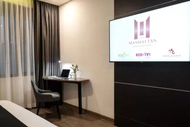 TV and multimedia, TV/Entertainment Center in Manhattan Hotel Bangkok