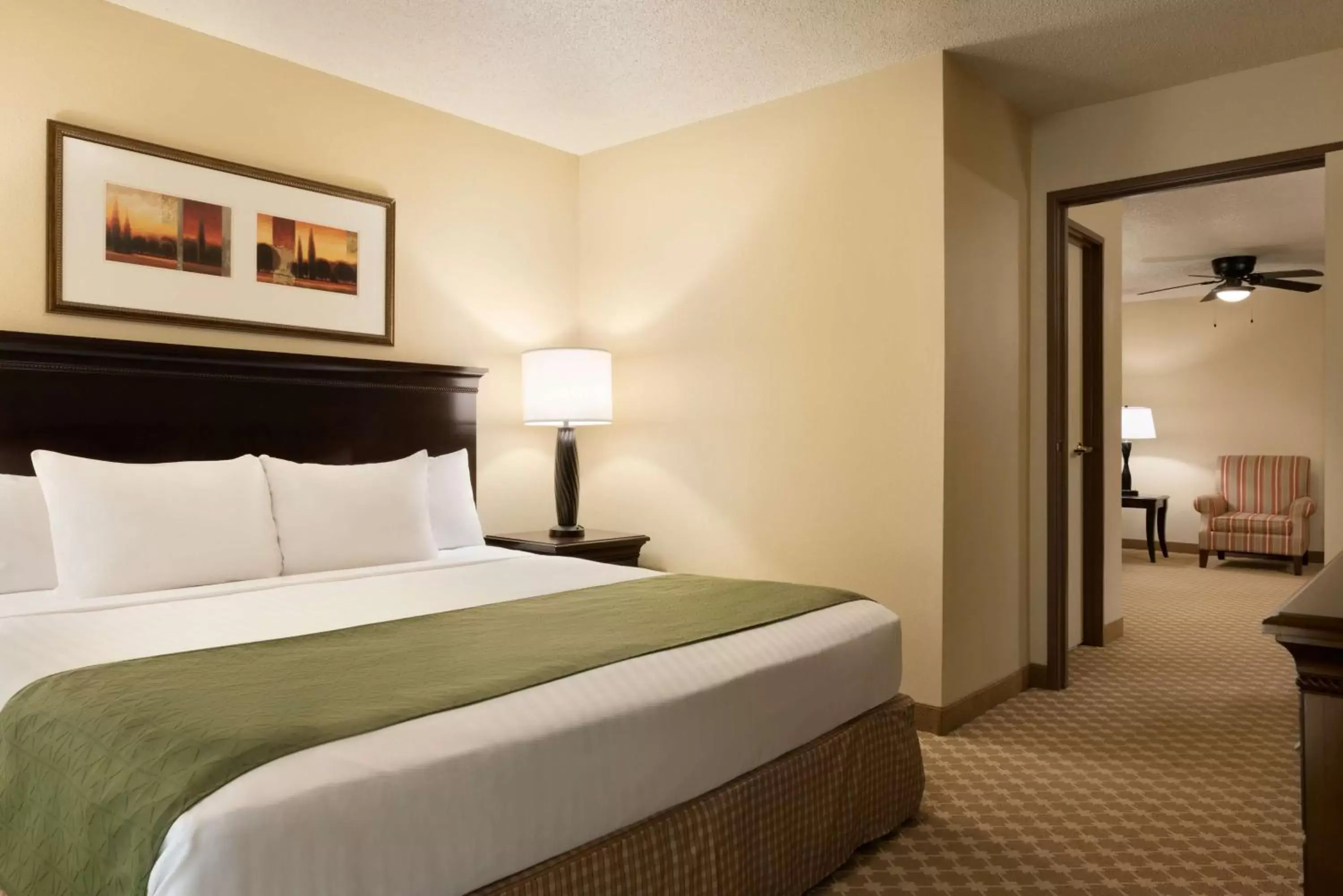 Photo of the whole room, Bed in Country Inn & Suites by Radisson, Chanhassen, MN