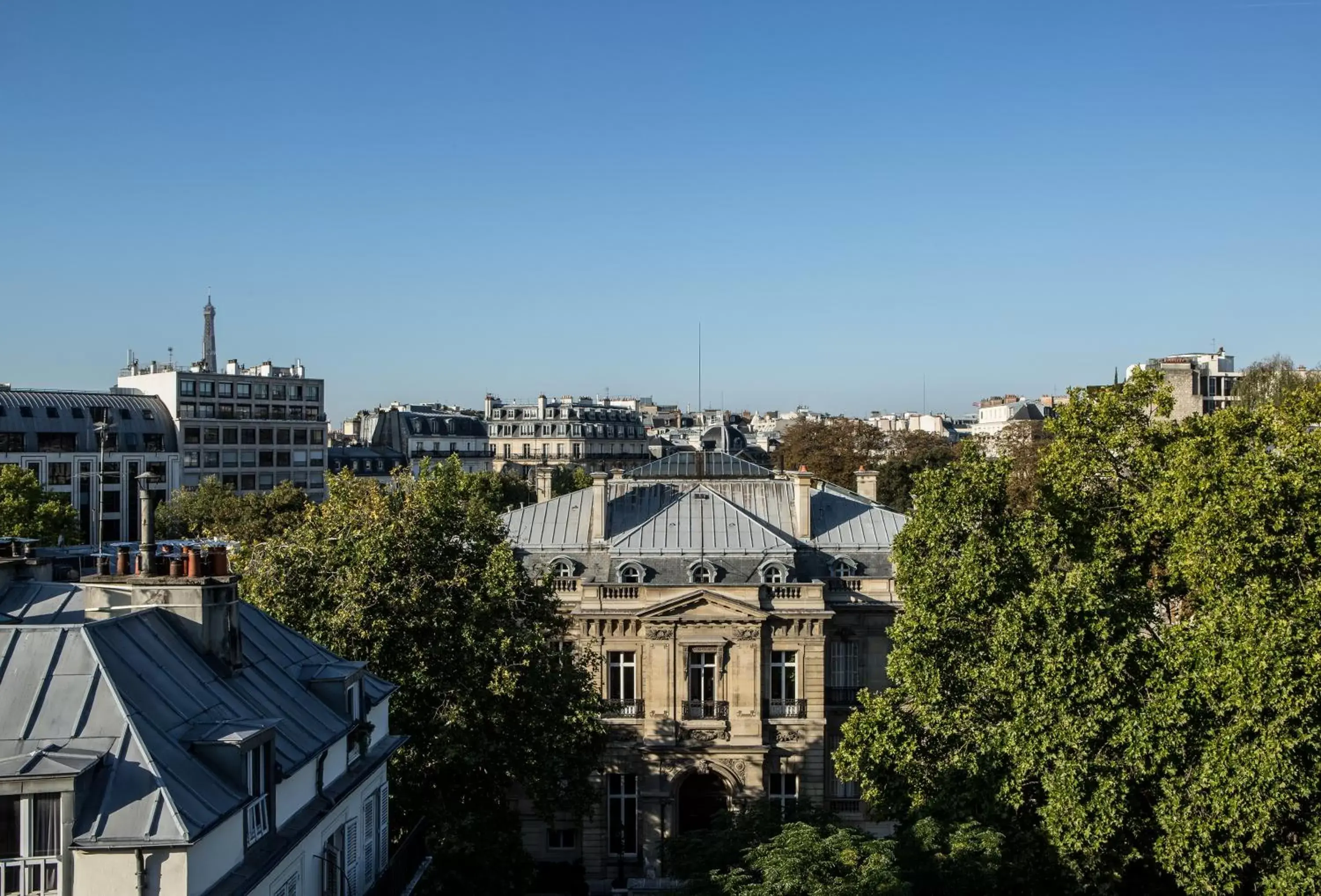 City view in Royal Garden Champs-Élysées