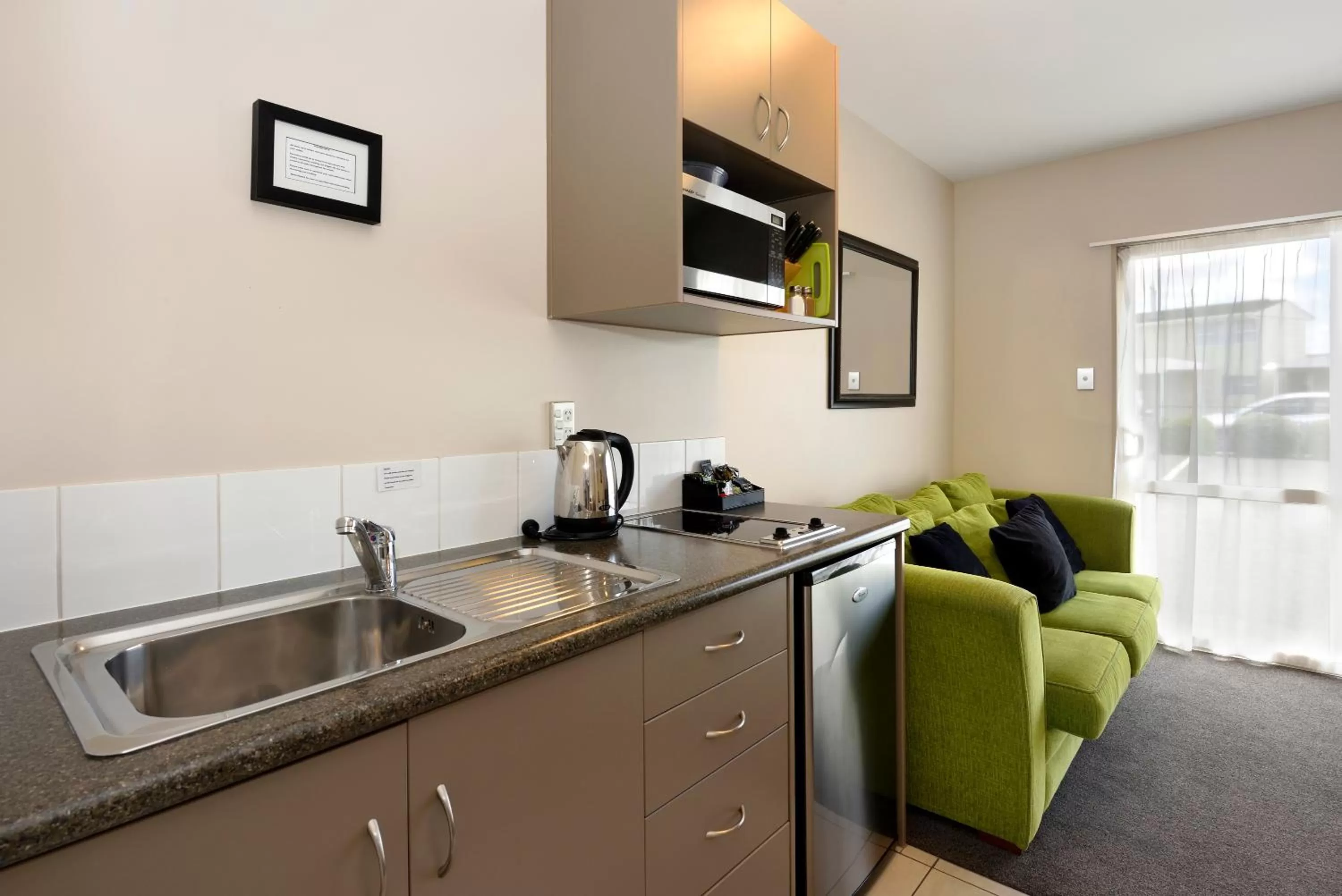 Kitchen or kitchenette in 171 On High Motel