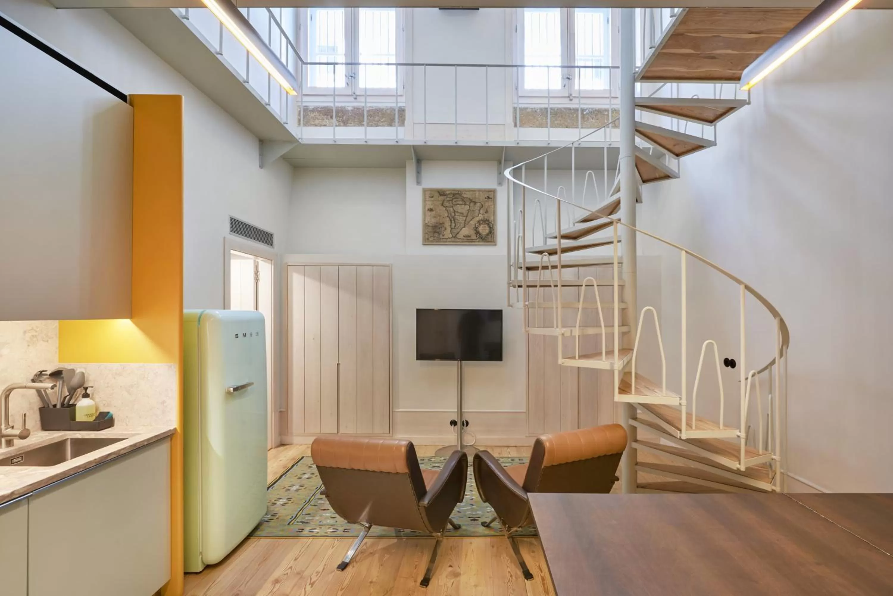 TV and multimedia in Cais Urban Lodge