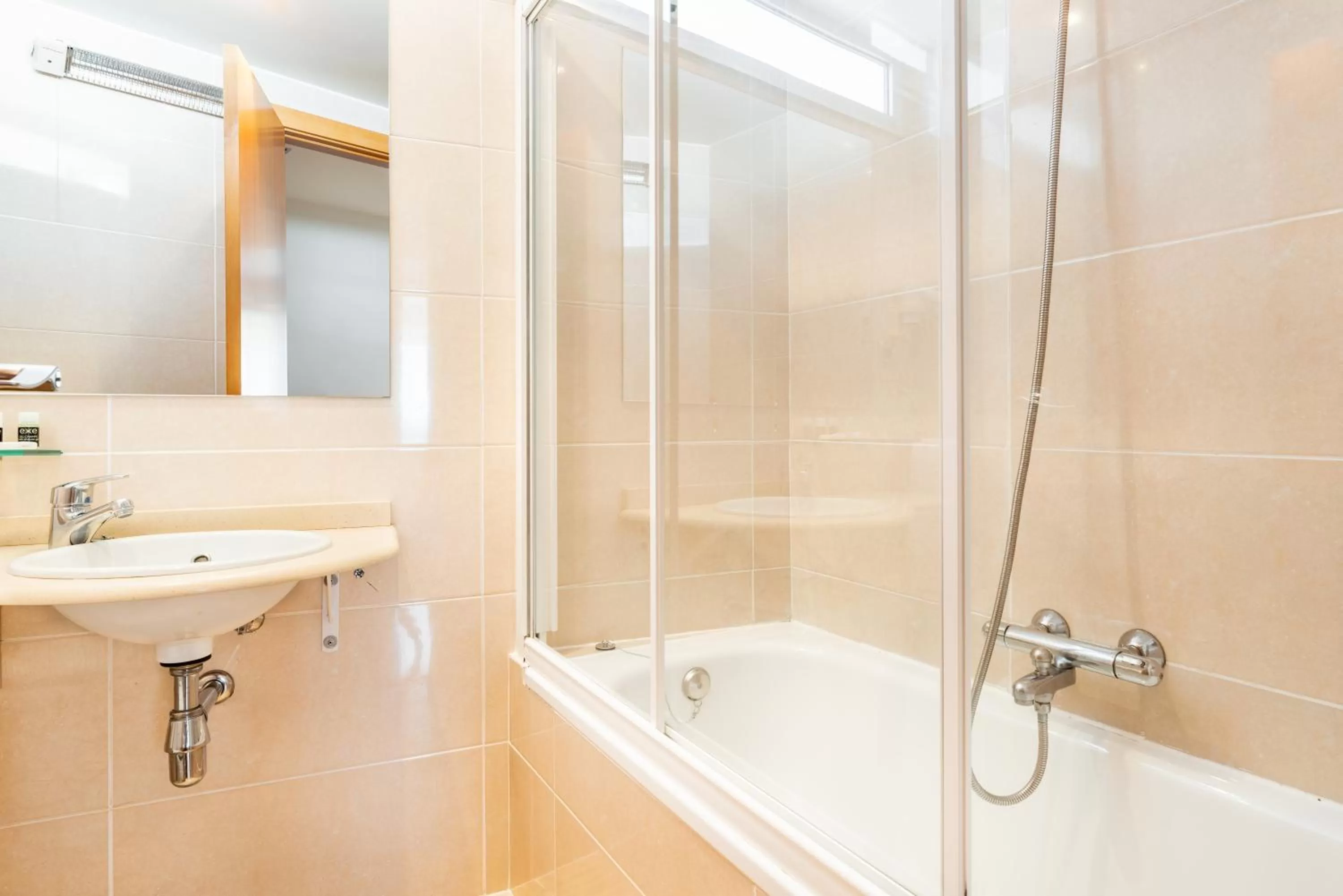 Bathroom in Exe Puerta San Pedro