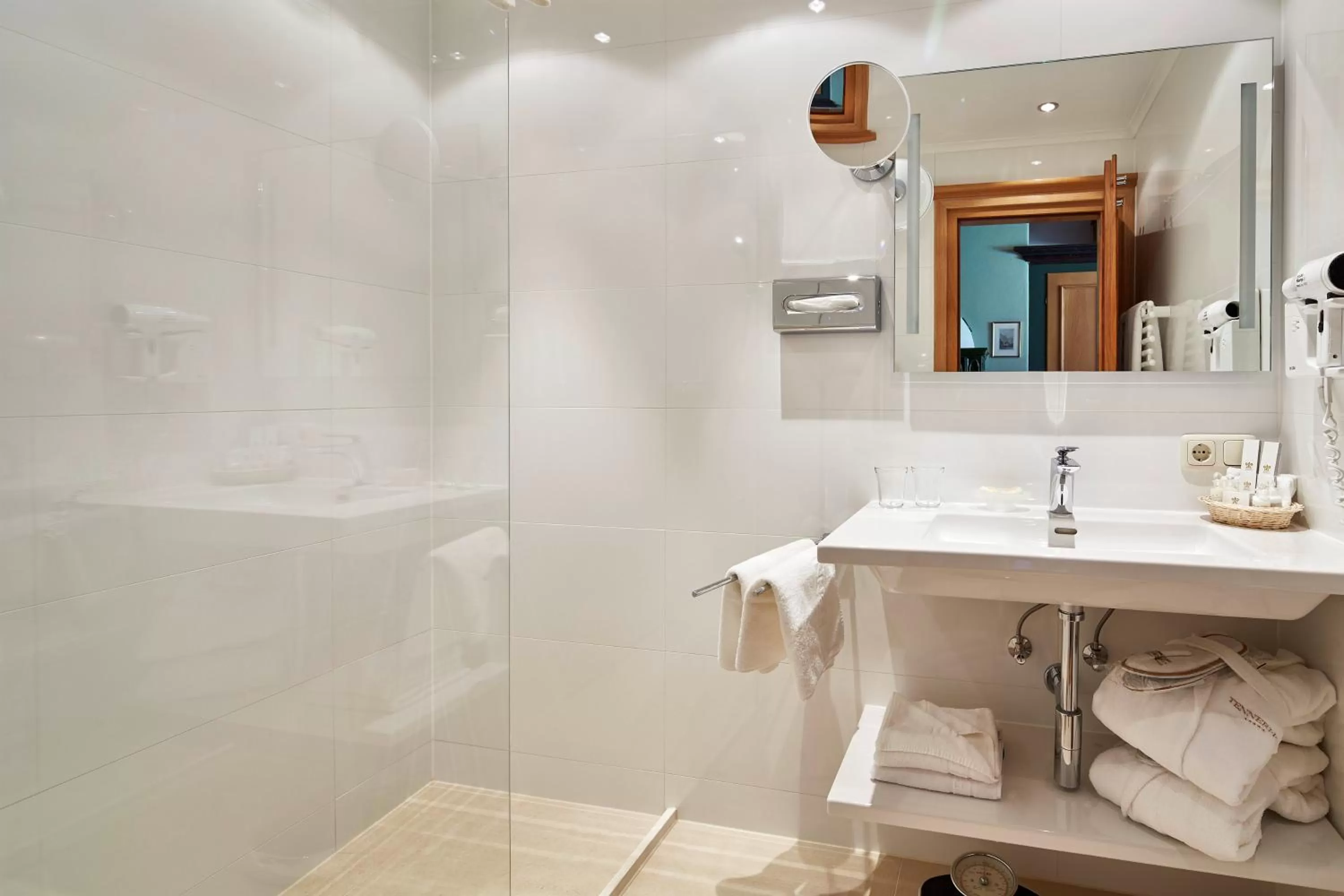 Shower in Relais & Châteaux Hotel Tennerhof