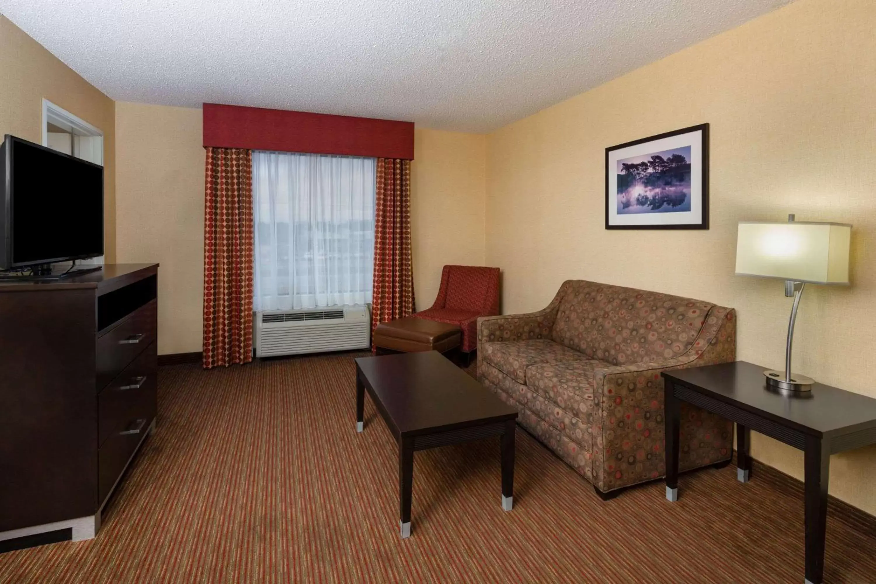 Photo of the whole room, Seating Area in La Quinta by Wyndham Warner Robins - Robins AFB