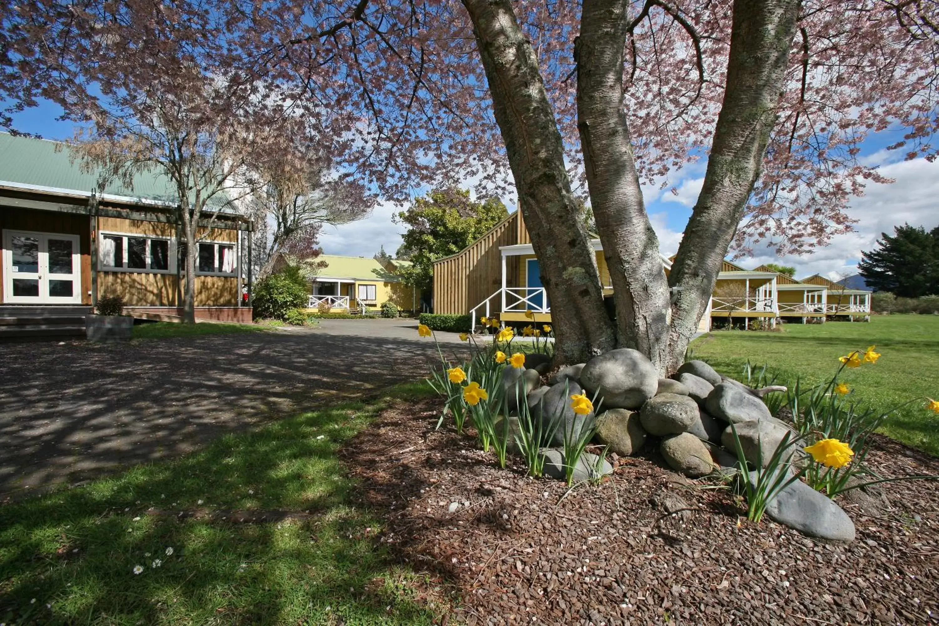 Facade/entrance, Garden in Turangi Bridge Motel