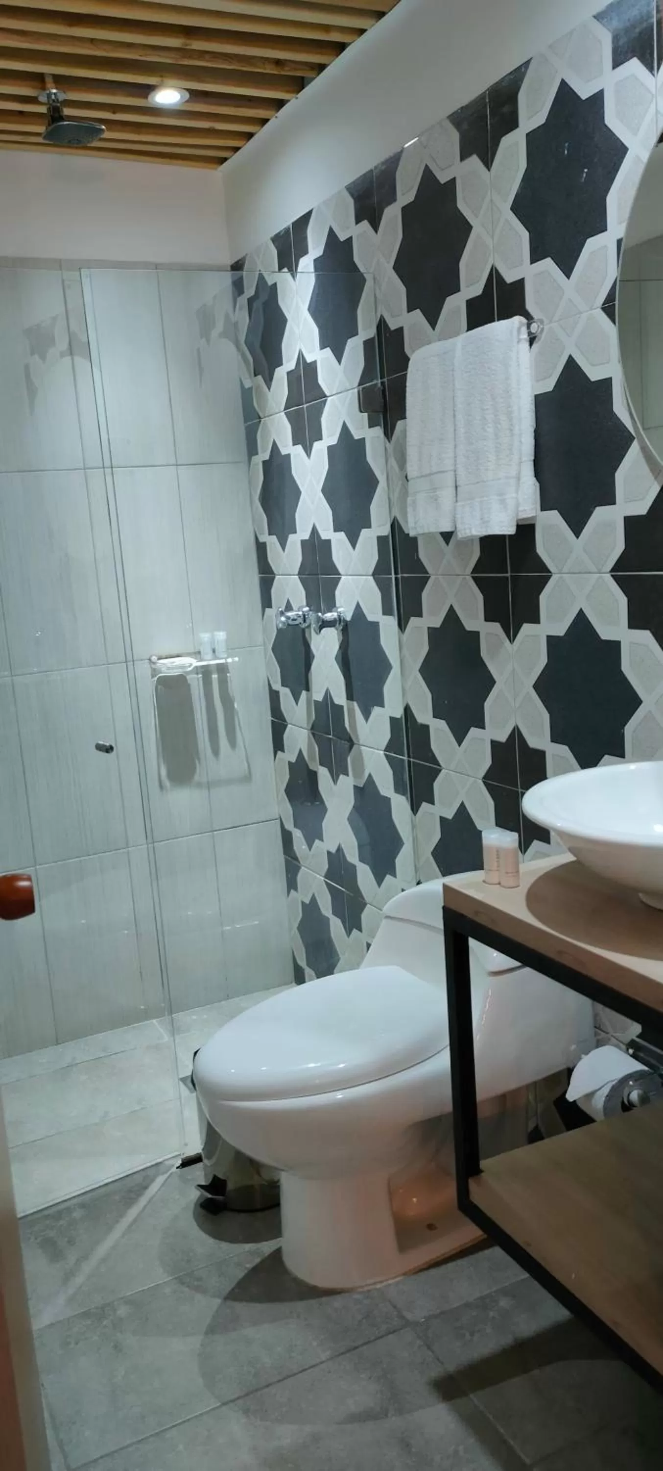 Shower in Hotel Lexum Estadio