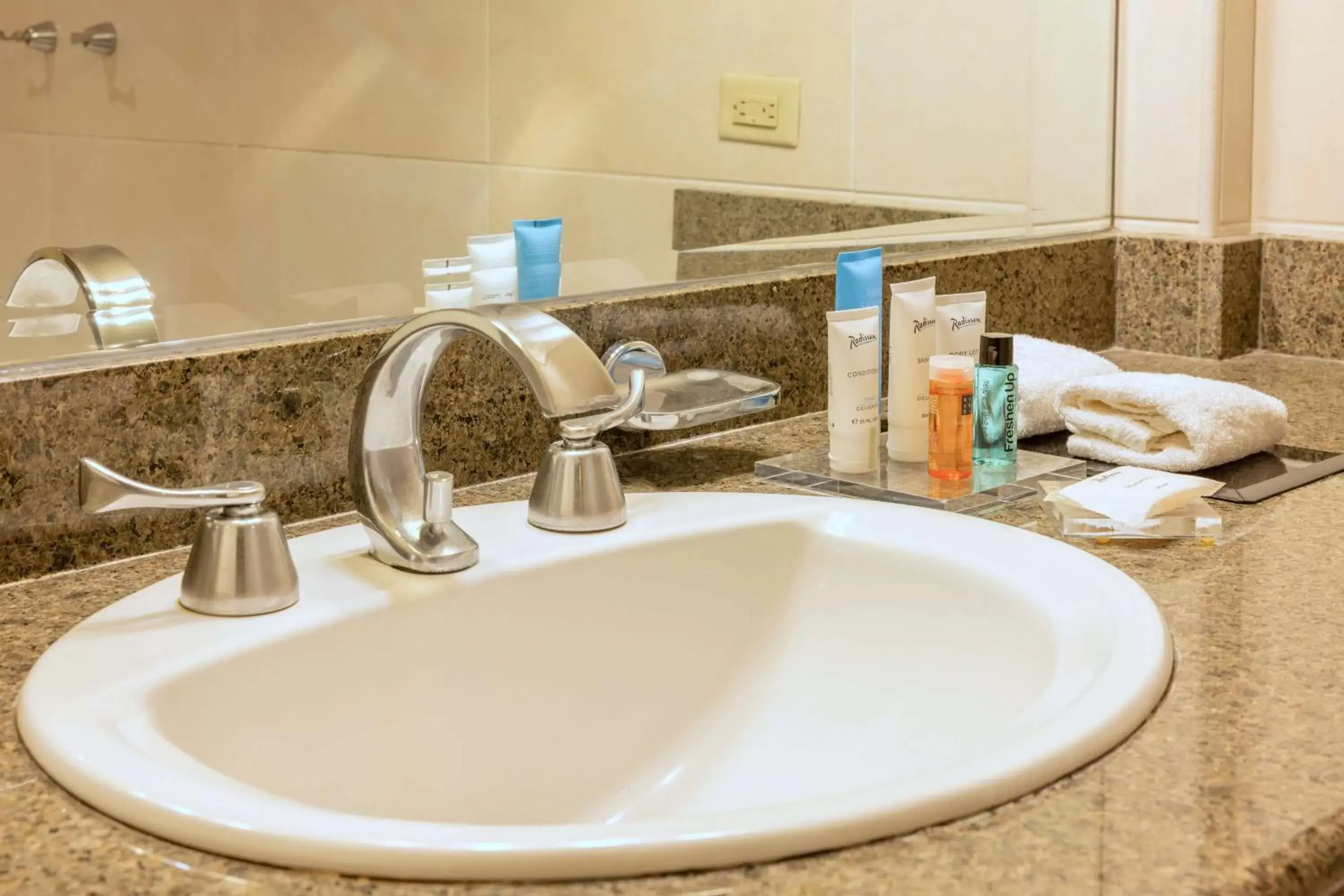 Bathroom in Radisson Hotel Panama Canal