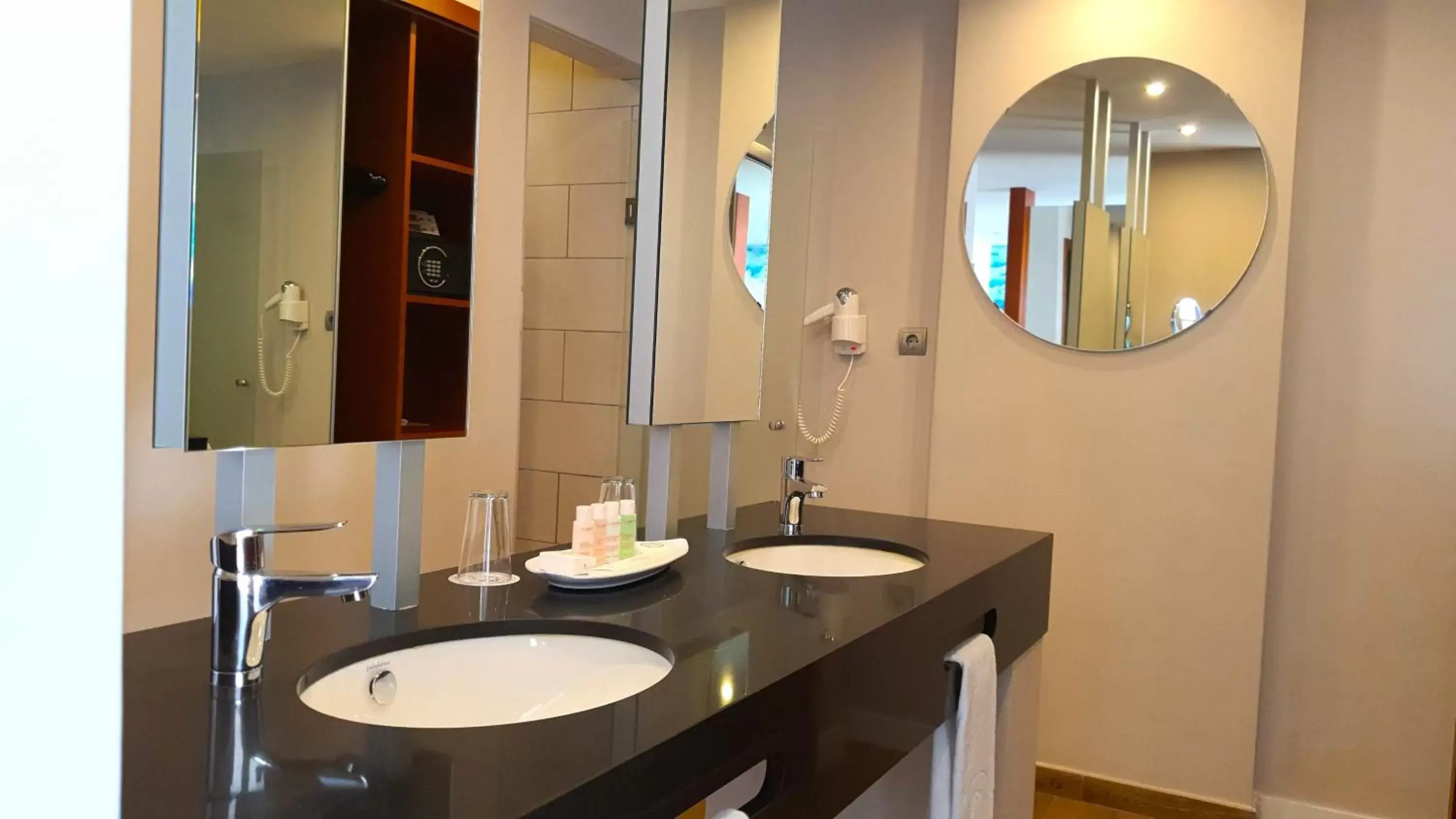 Bathroom in Hotel Costa Calero Thalasso & Spa