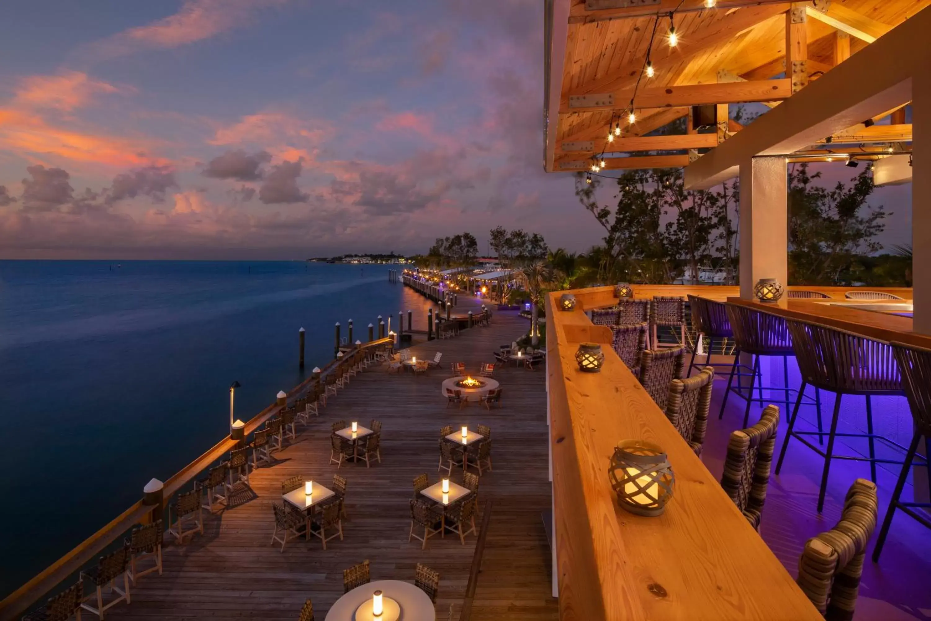Balcony/Terrace, Pool View in Postcard Inn Beach Resort & Marina
