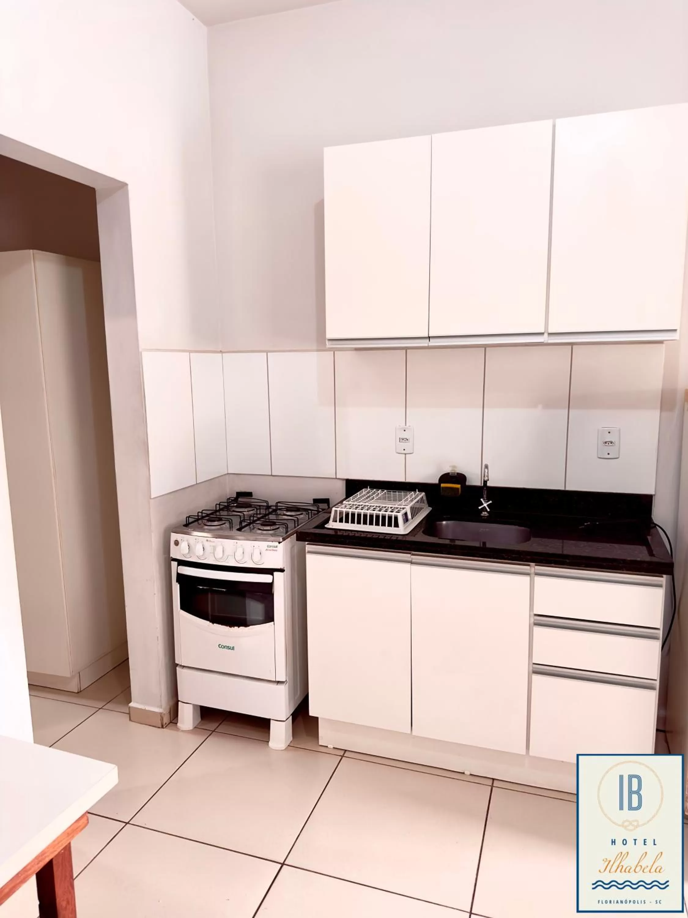 Kitchen or kitchenette in Hotel Residencial Ilhabela
