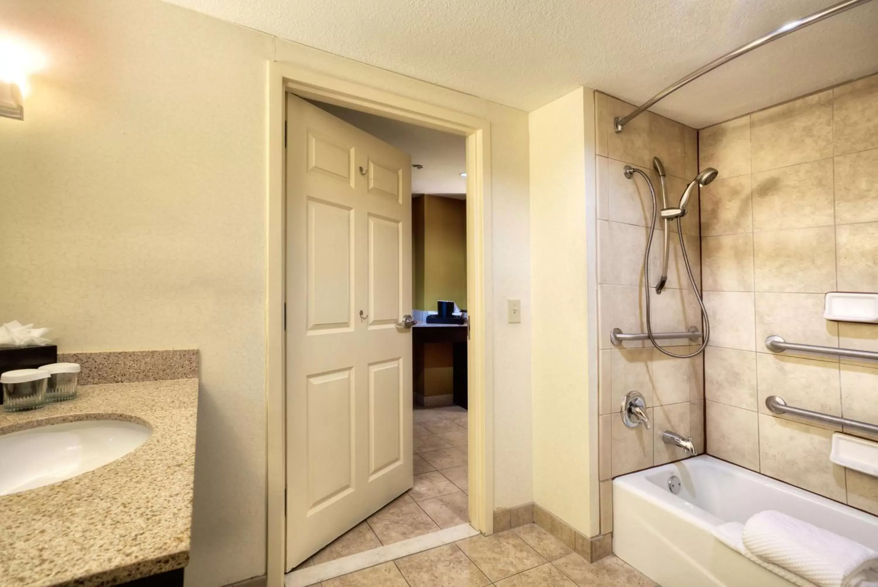 One-Bedroom Suite - Mobility Access/Bath Tub in Embassy Suites by Hilton Laredo One-Bedroom Suite - Mobility Access/Bath Tub in Embassy Suites by Hilton Laredo