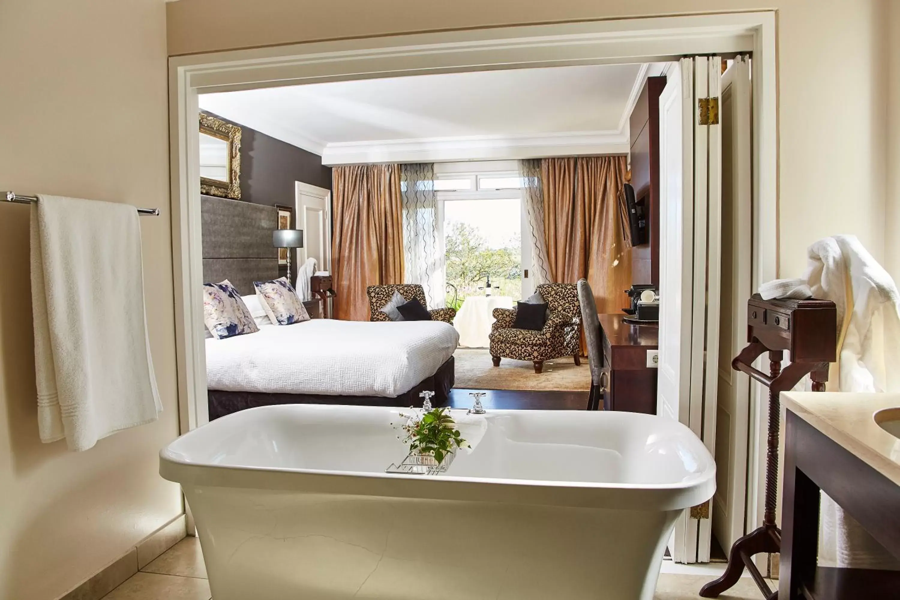 Bedroom, Bathroom in The Devon Valley Hotel
