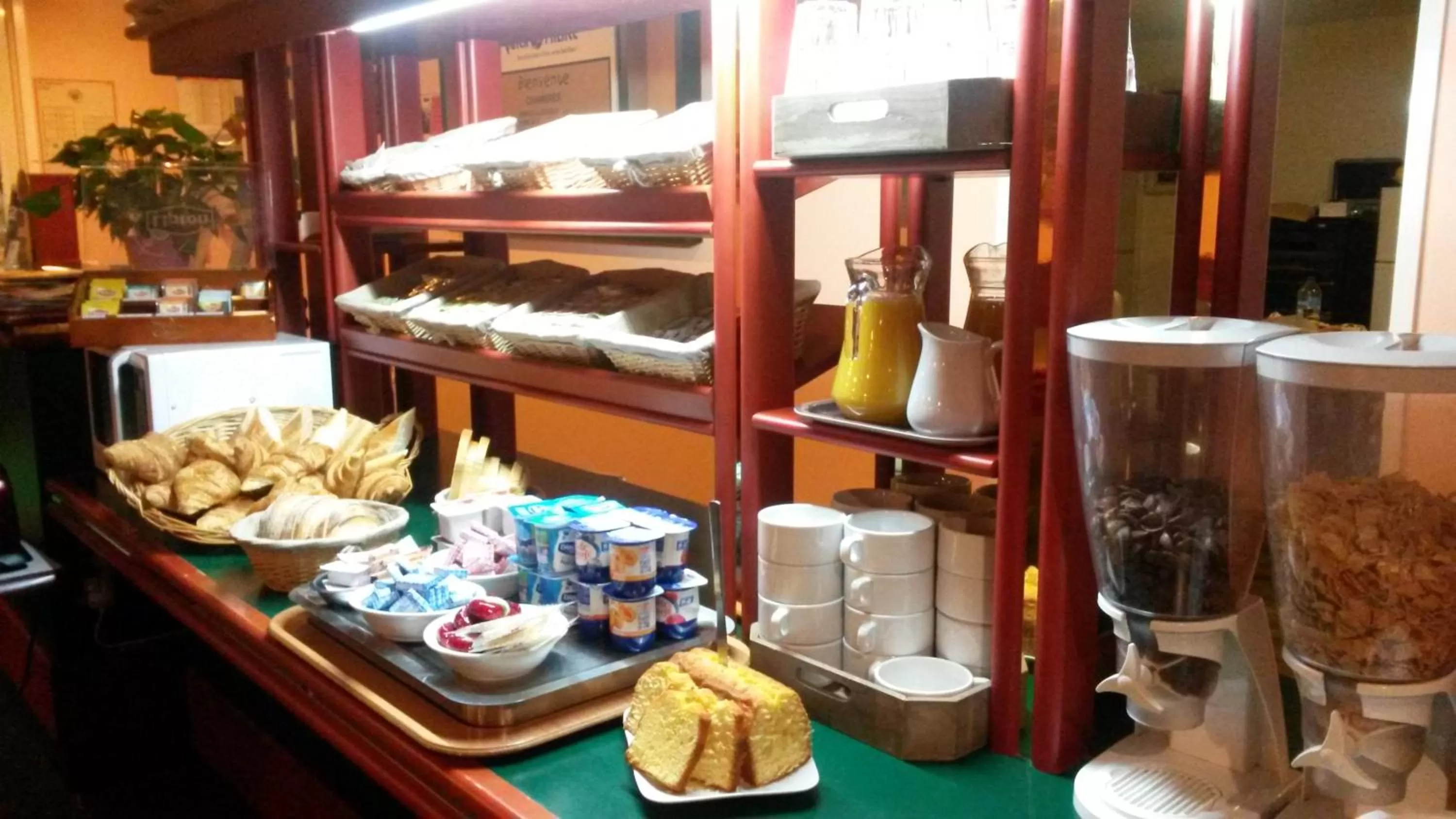 Food and drinks in Quick Palace Vannes