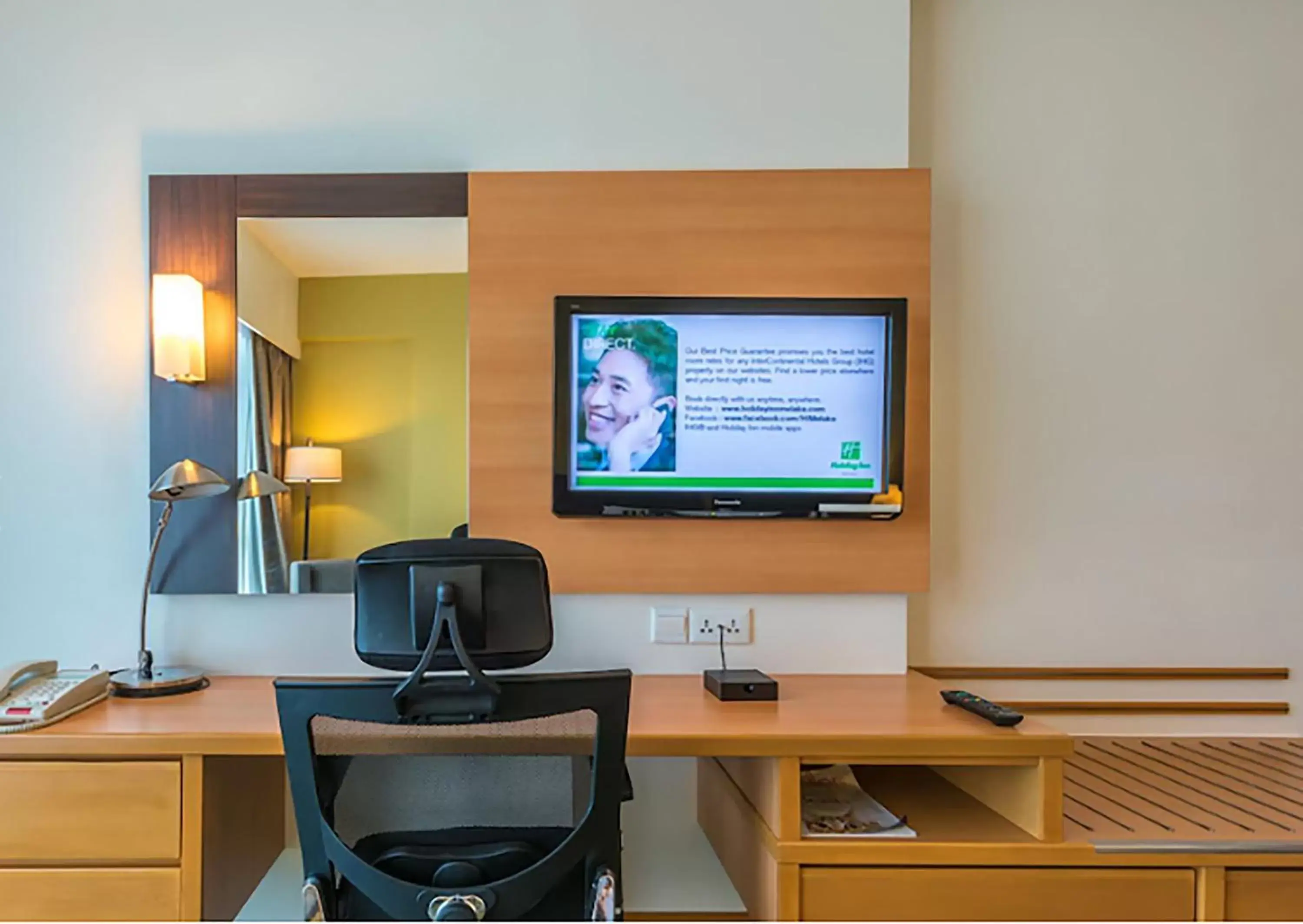 Communal lounge/ TV room, TV/Entertainment Center in Holiday Inn Melaka, an IHG Hotel