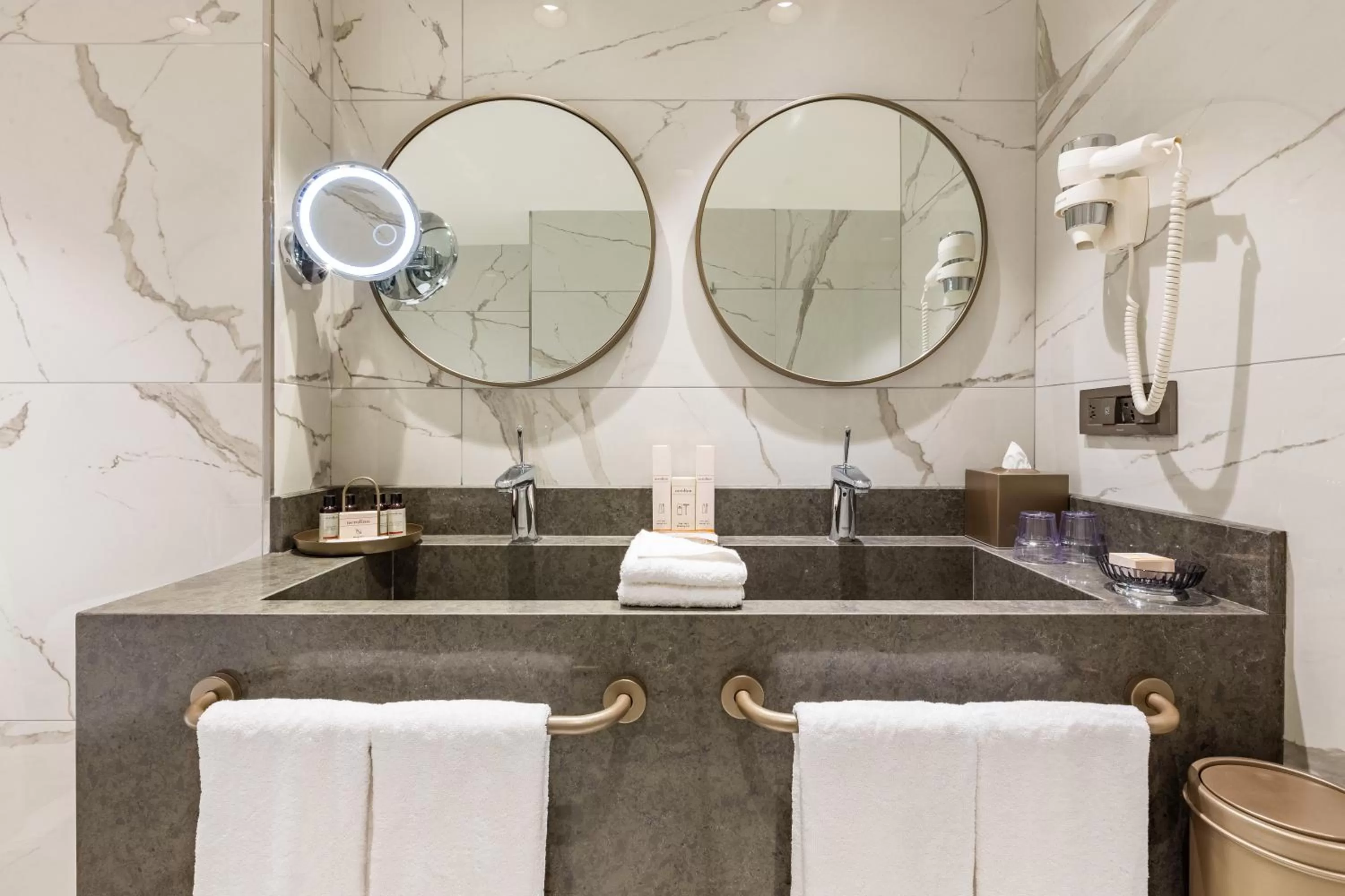 Toilet in Stayso The House Hotel