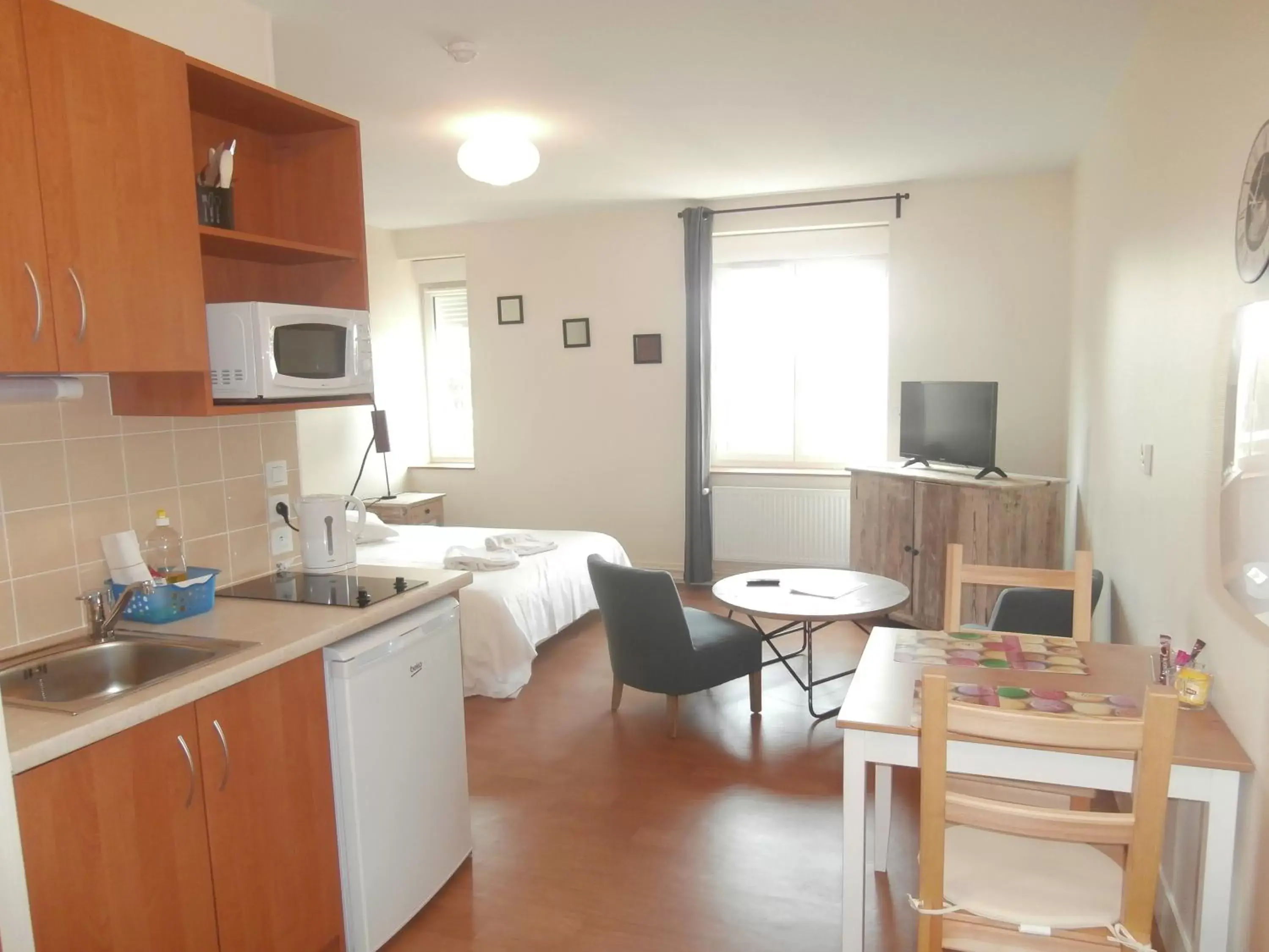 Kitchen or kitchenette, Kitchen/Kitchenette in Résidence La Providence ZENAO Lisieux