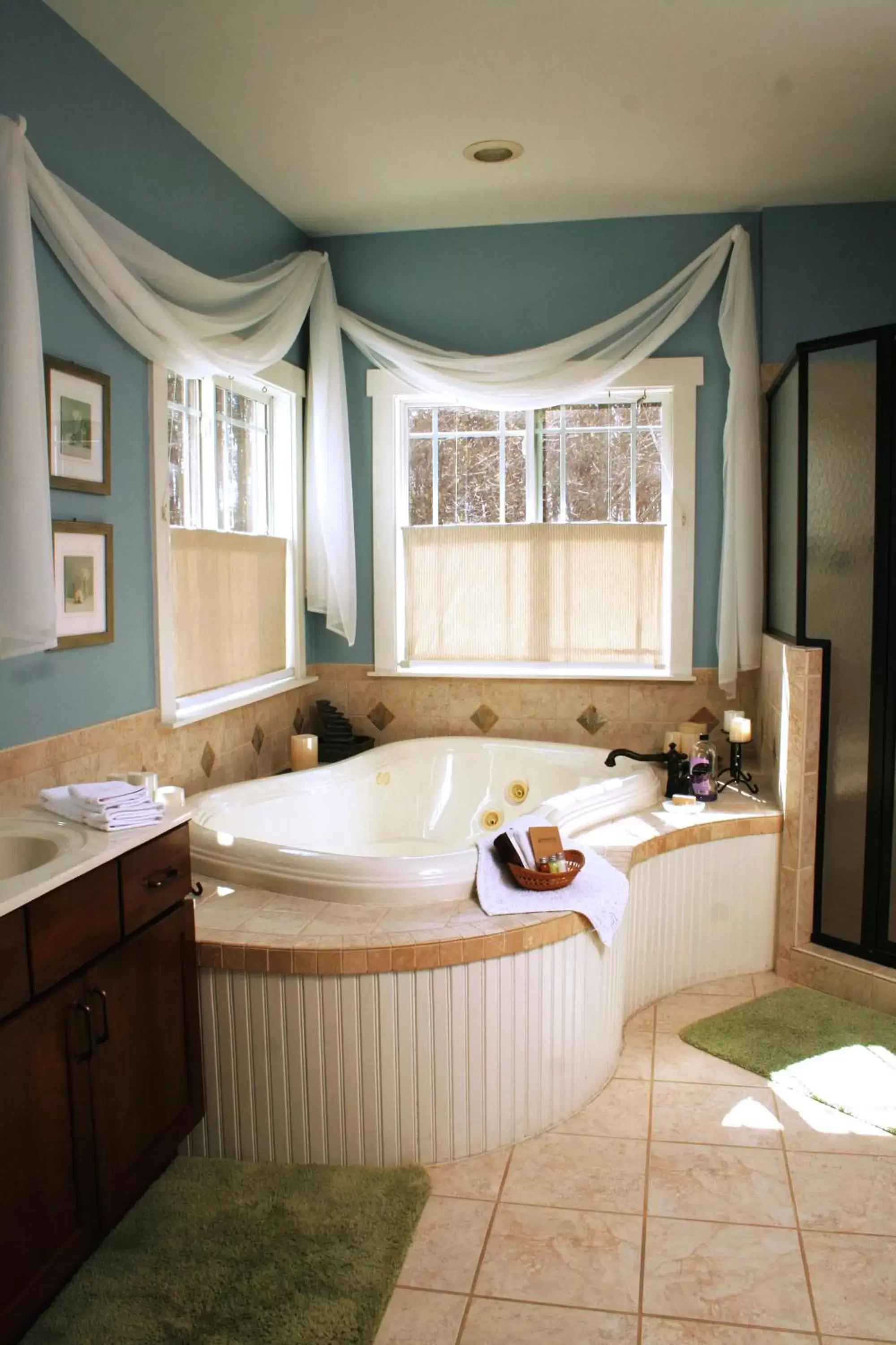 Shower, Bathroom in Seven Oaks Inn Bed and Breakfast